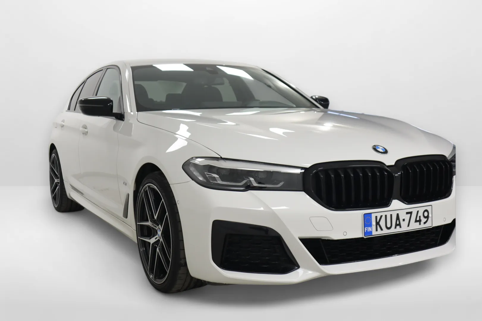 BMW 530 KUA-749 carousel image