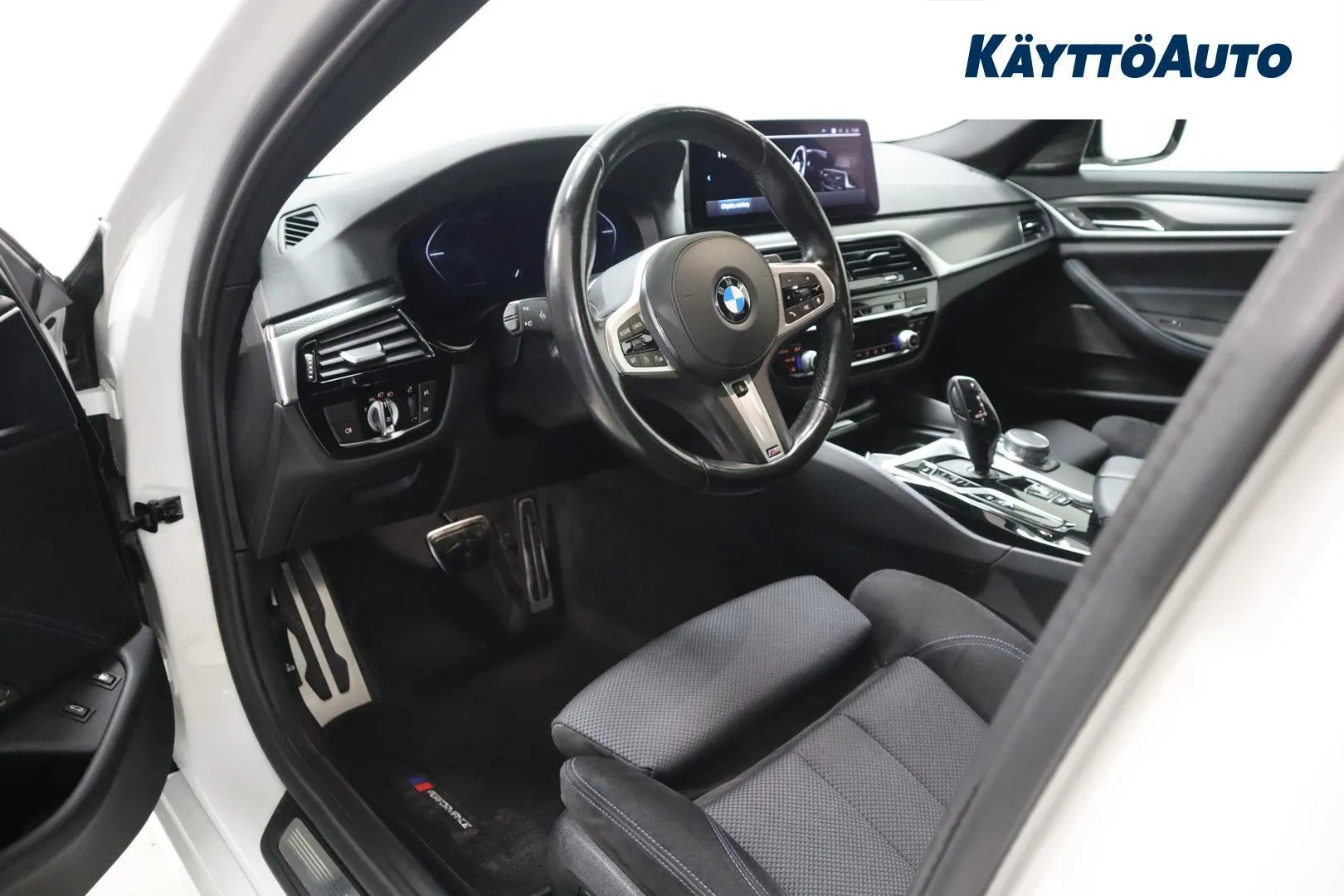 BMW 530 KUA-749 carousel image