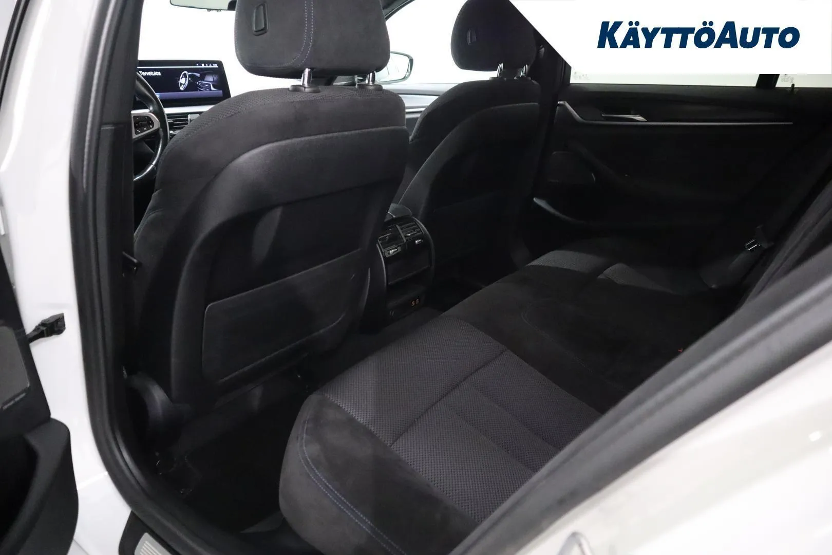 BMW 530 KUA-749 carousel image