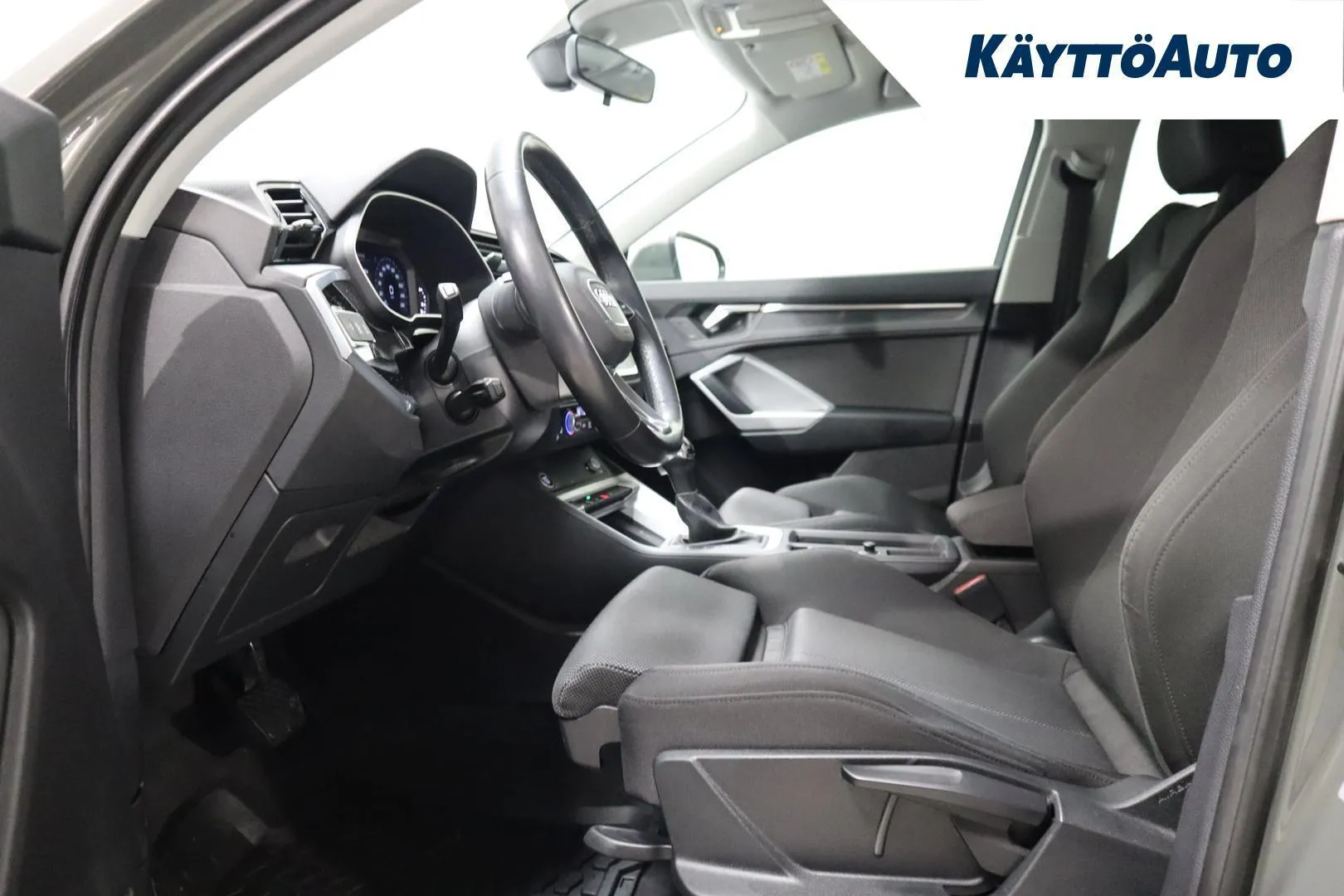 Audi Q3 IPS-869 carousel image