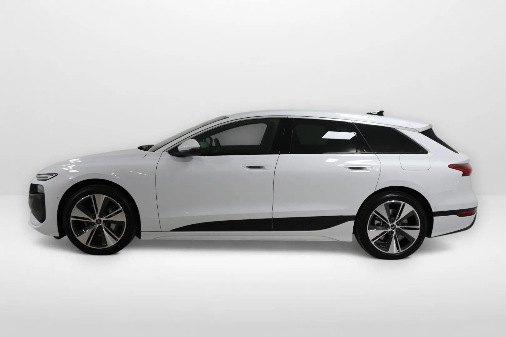 Audi A6 e-tron KXO-382 carousel image