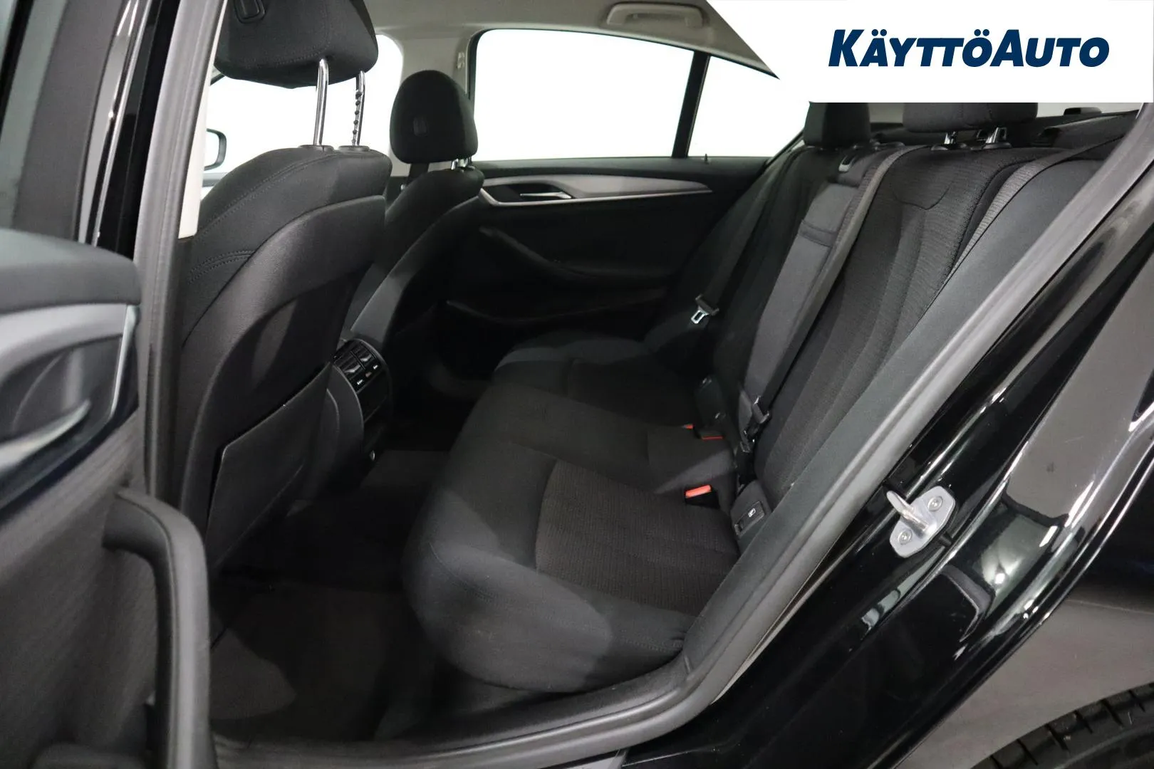 BMW 530 YLF-508 carousel image