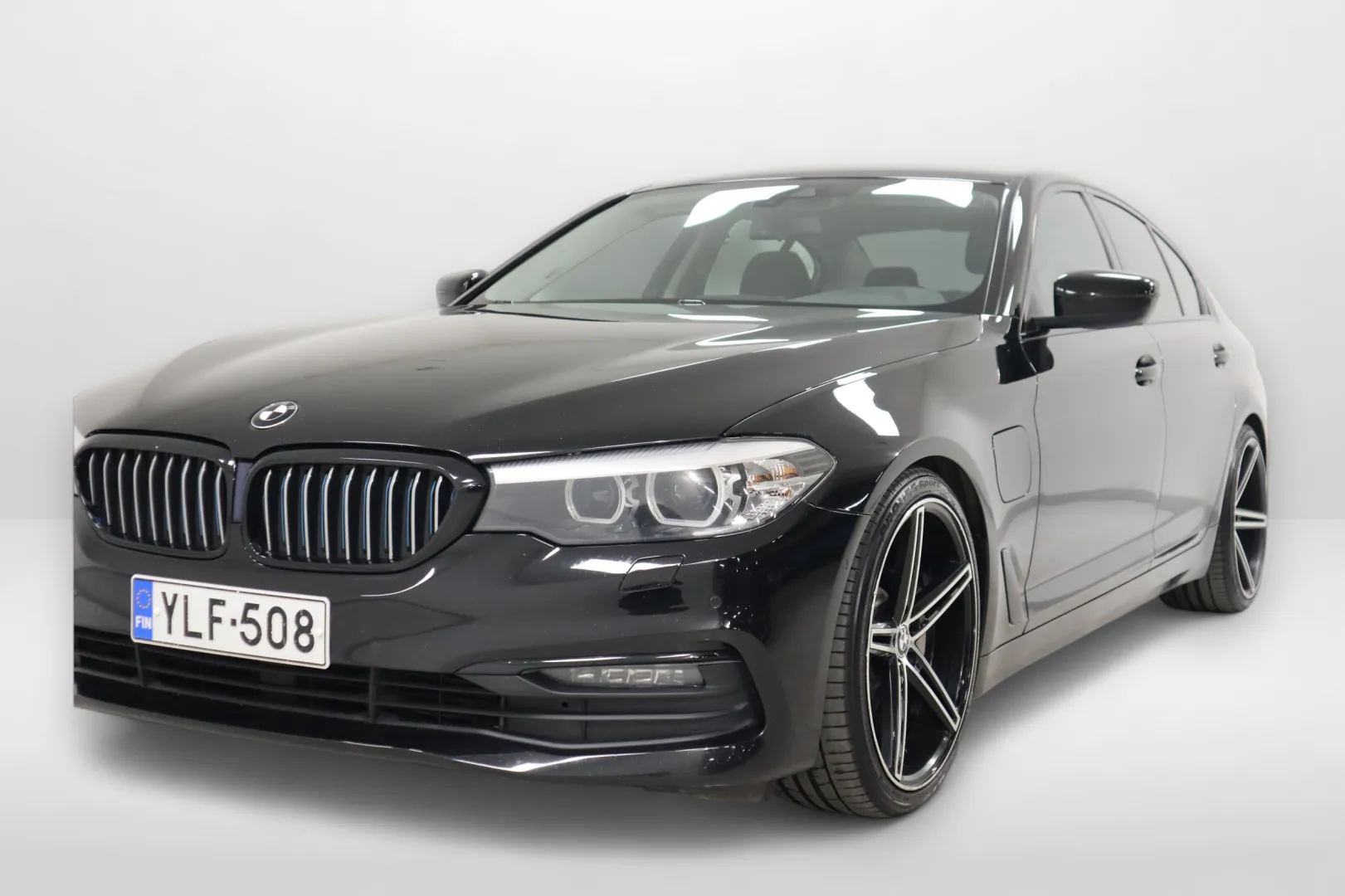 BMW 530 YLF-508 carousel image