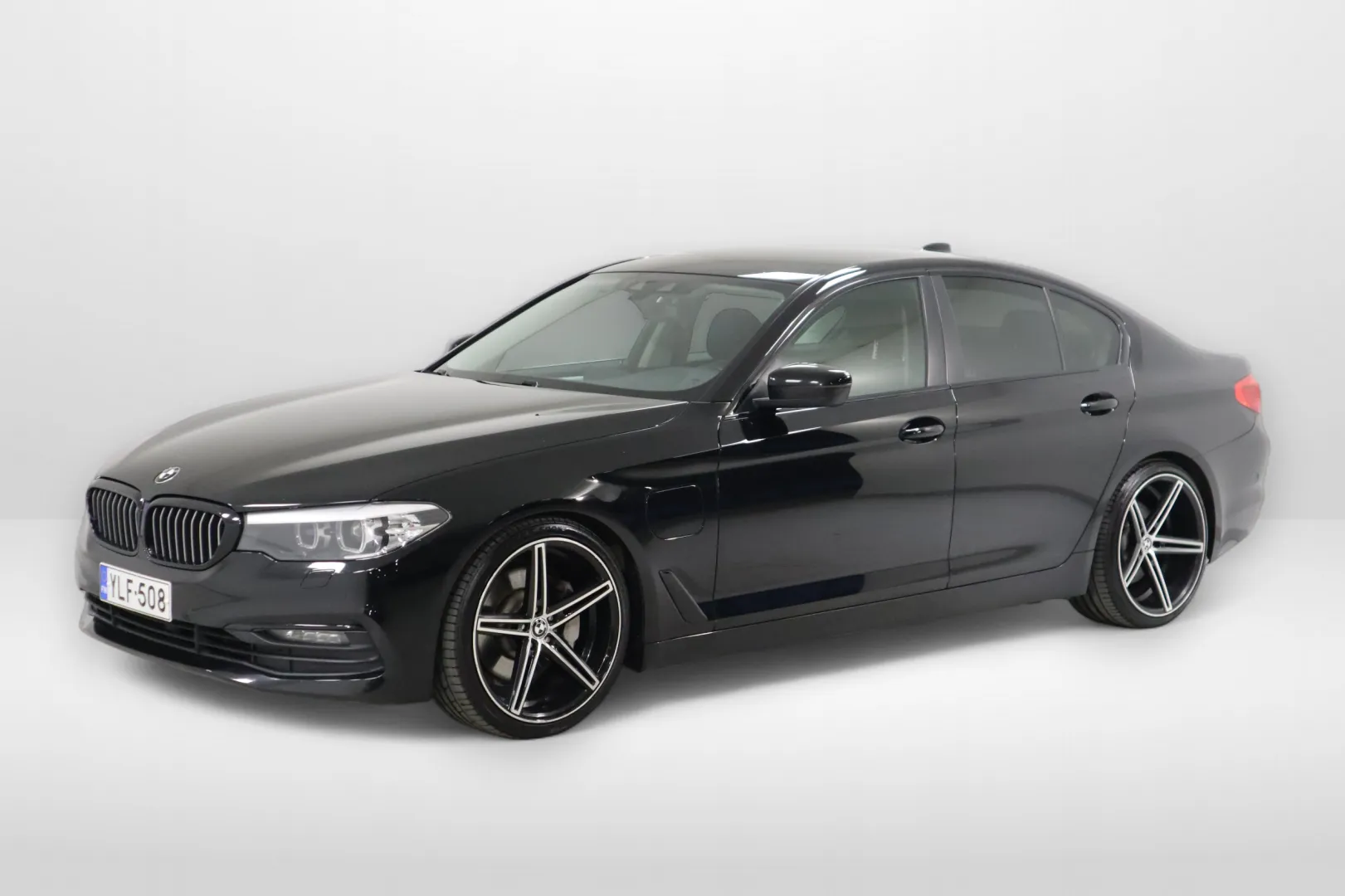 BMW 530 YLF-508 carousel image