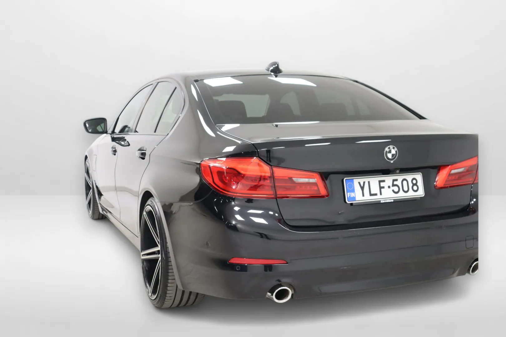 BMW 530 YLF-508 carousel image