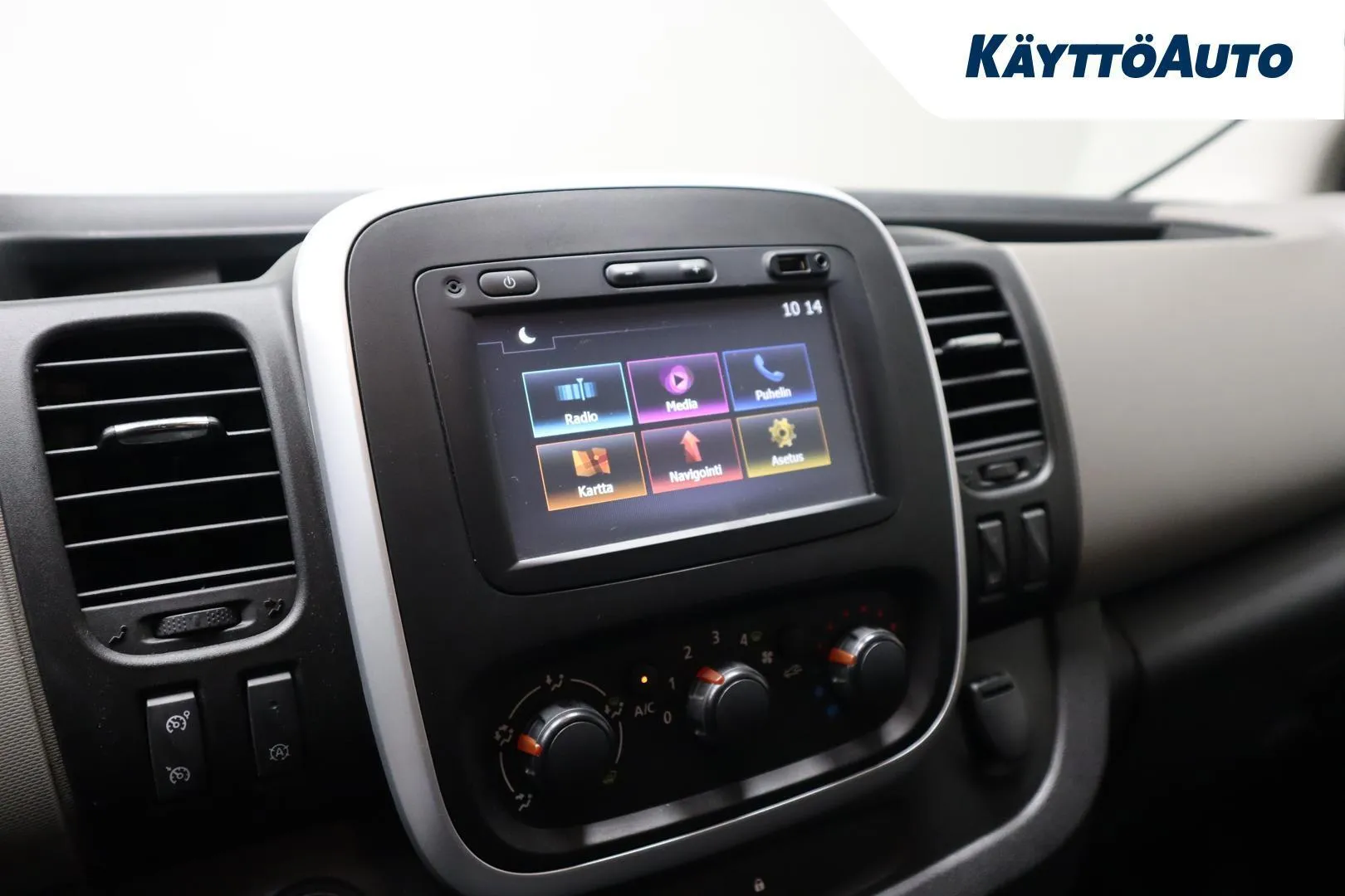 Renault Trafic CLI-156 carousel image