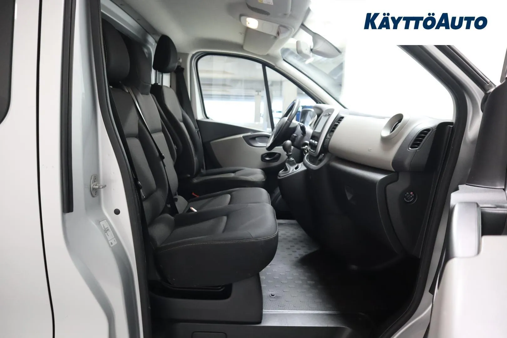 Renault Trafic CLI-156 carousel image