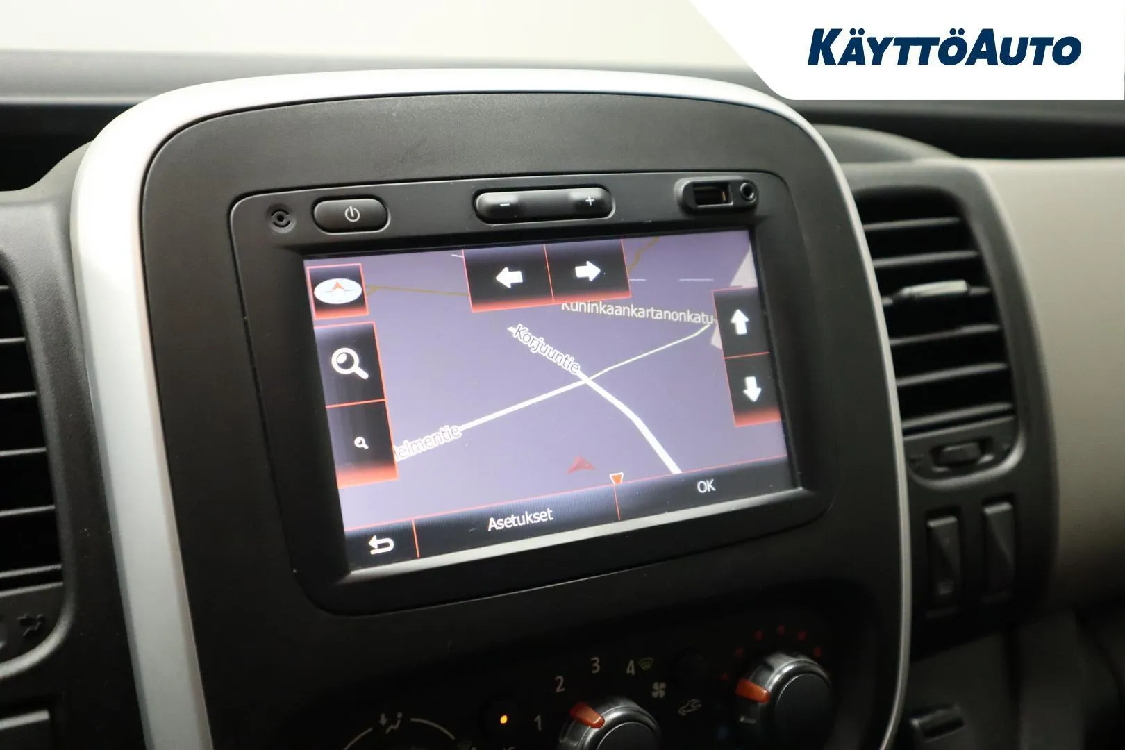 Renault Trafic CLI-156 carousel image