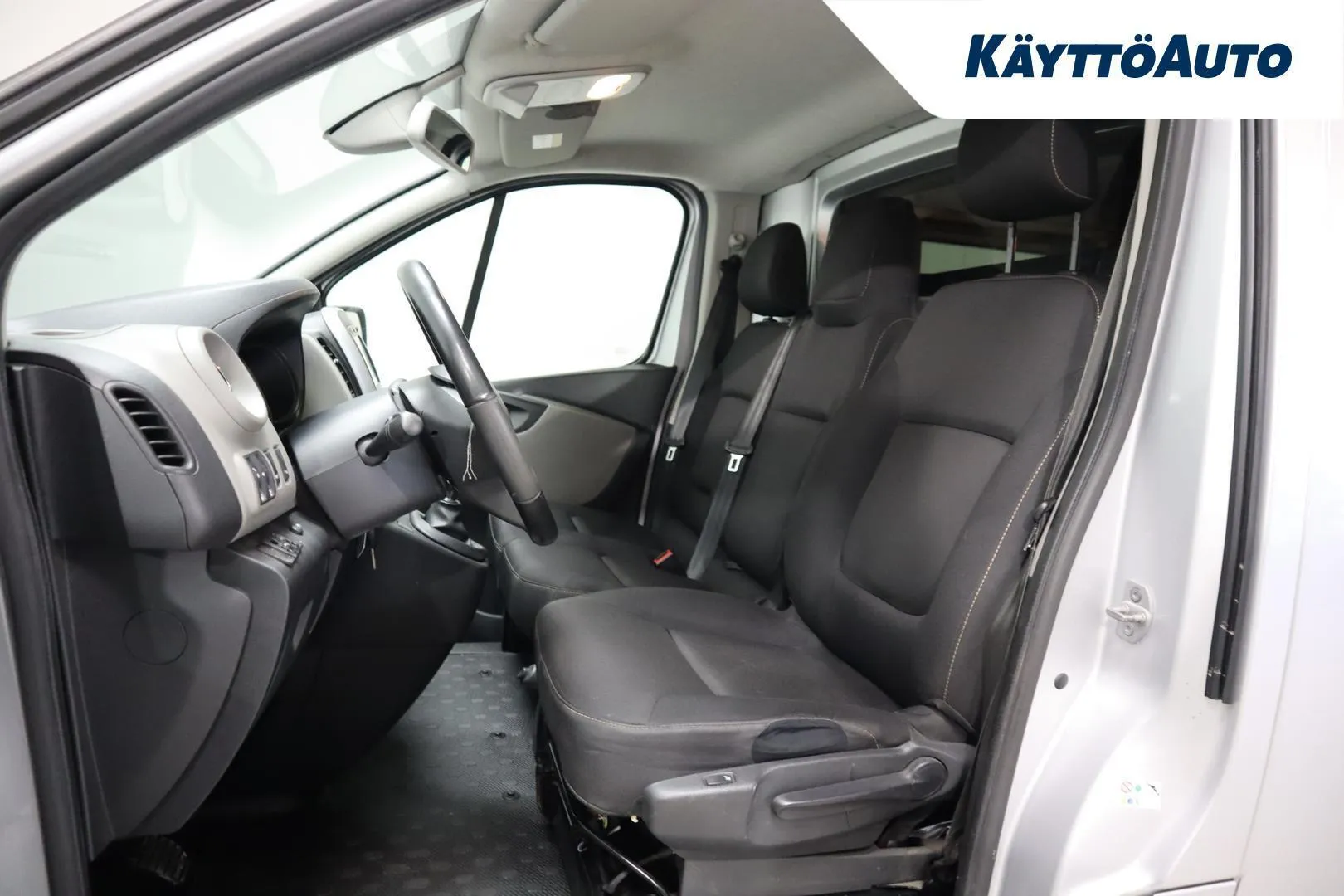 Renault Trafic CLI-156 carousel image