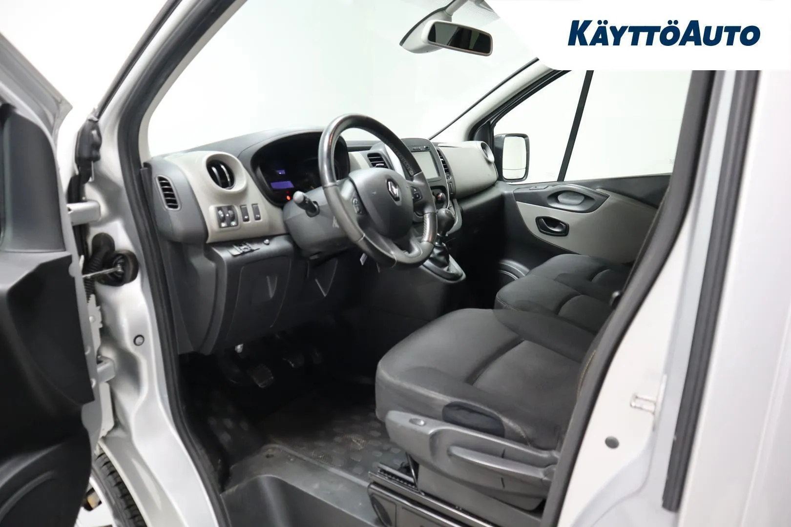 Renault Trafic CLI-156 carousel image