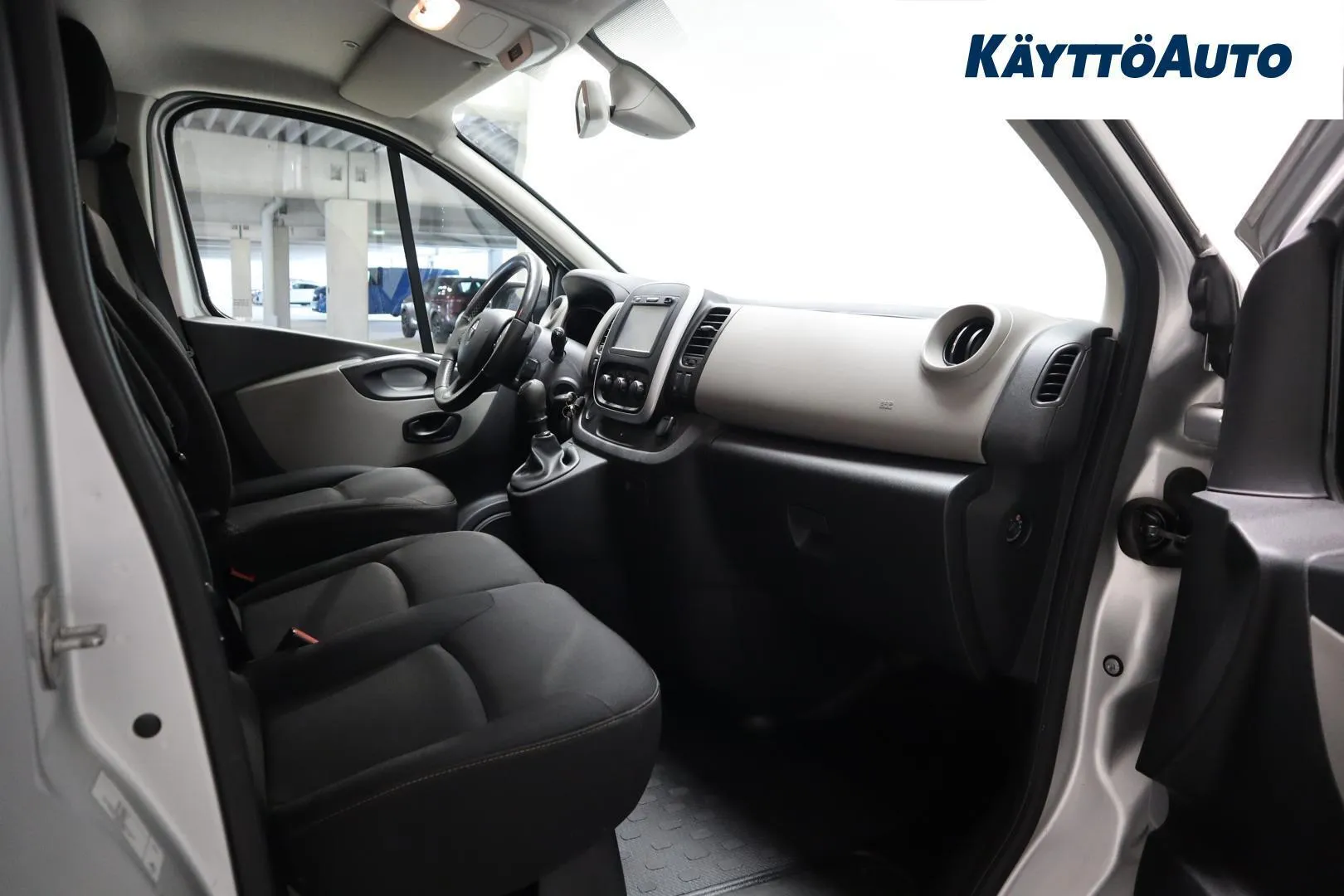 Renault Trafic CLI-156 carousel image