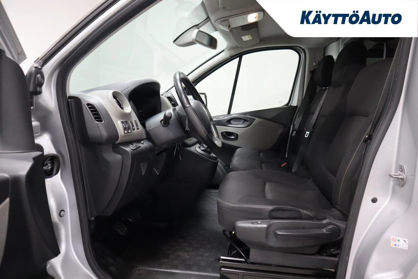 Renault Trafic CLI-156 carousel image