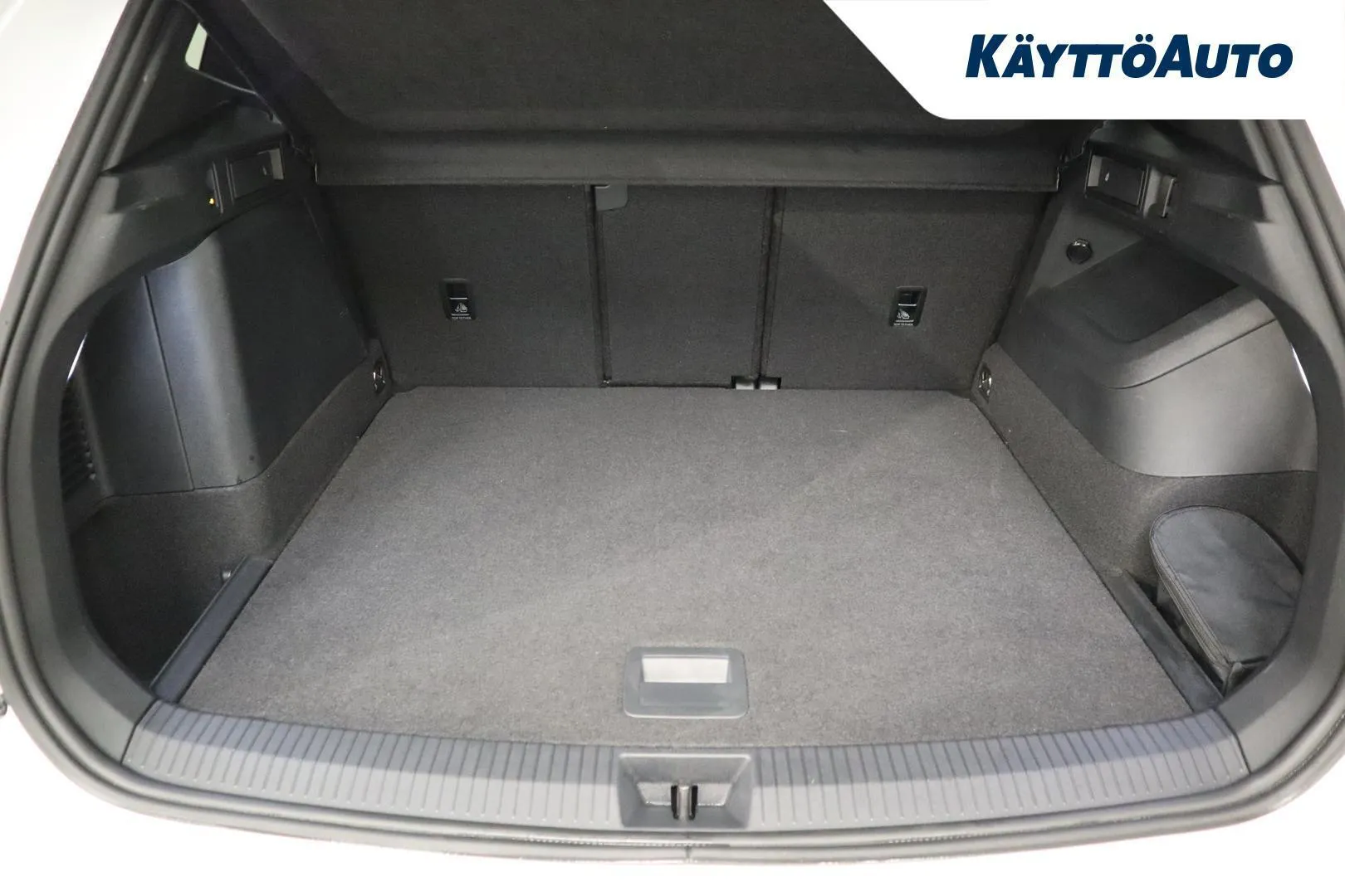 VOLKSWAGEN Tiguan ZPC-619 carousel image