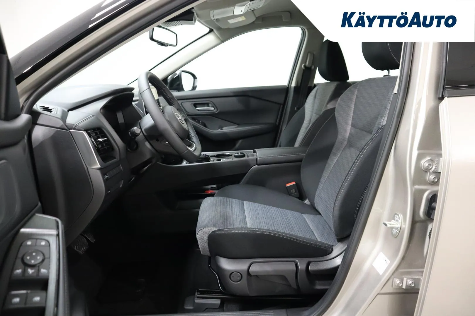 Nissan X-Trail SZJ-578 carousel image