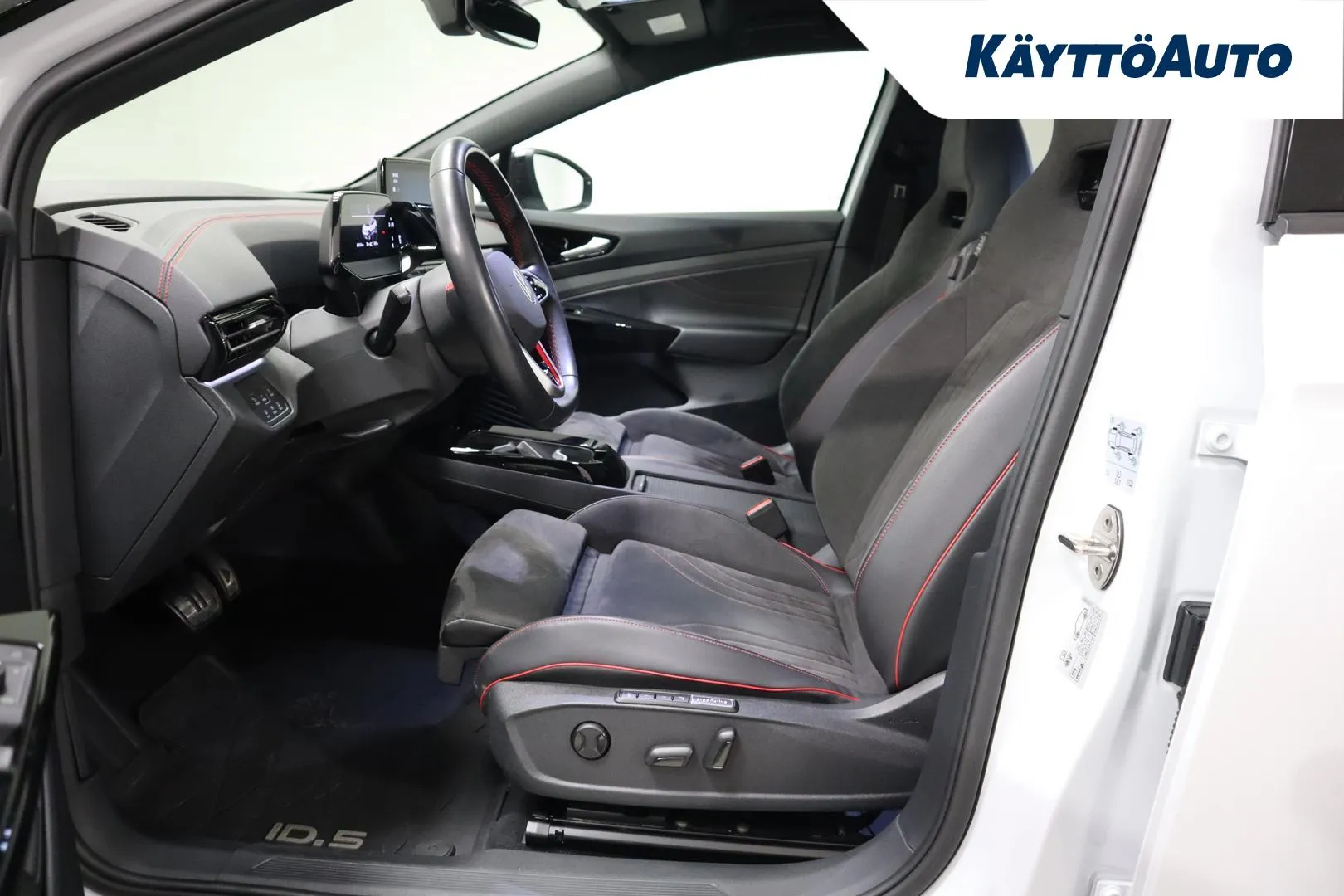 Volkswagen ID.5 CRI-375 carousel image