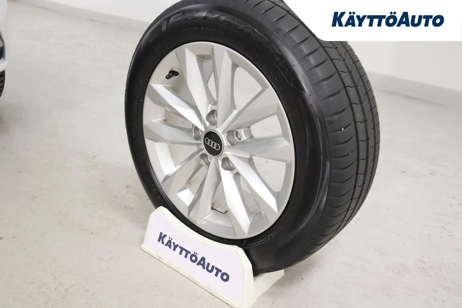 AUDI A3 JNN-462 carousel image