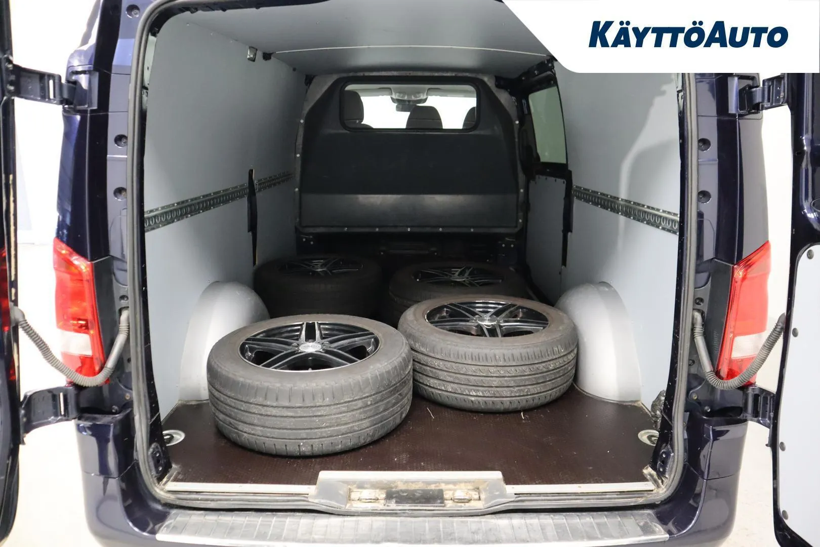 Mercedes-Benz Vito MMU-346 carousel image