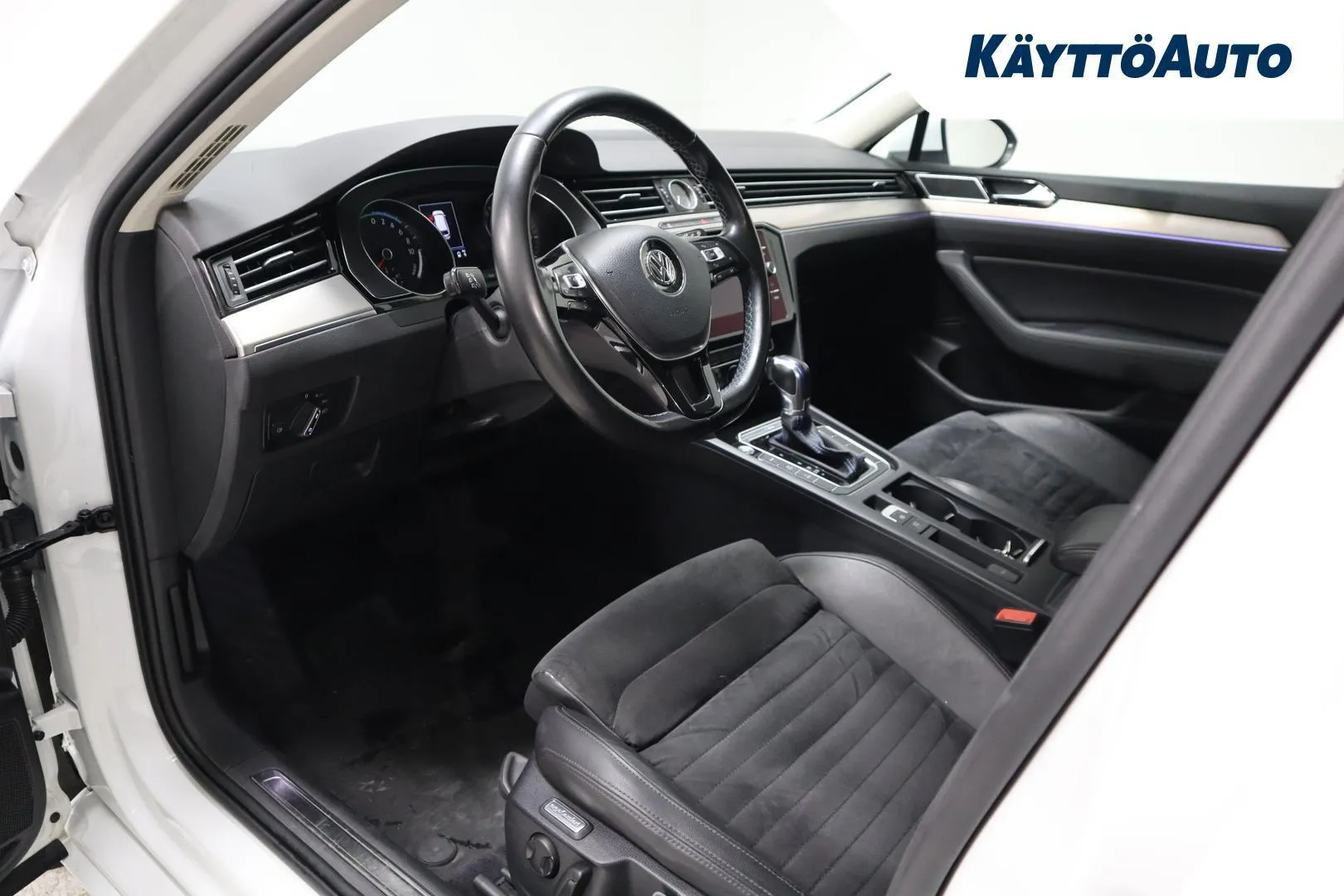 VOLKSWAGEN Passat LPL-318 carousel image