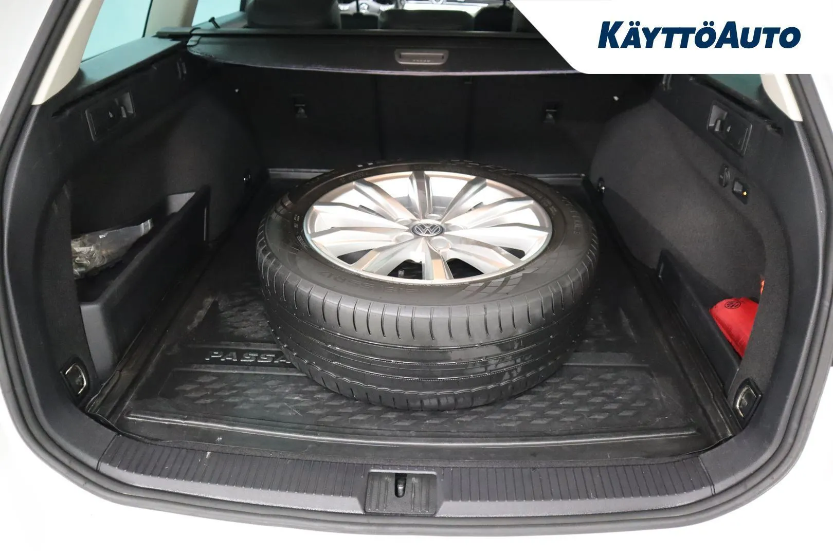 VOLKSWAGEN Passat LPL-318 carousel image