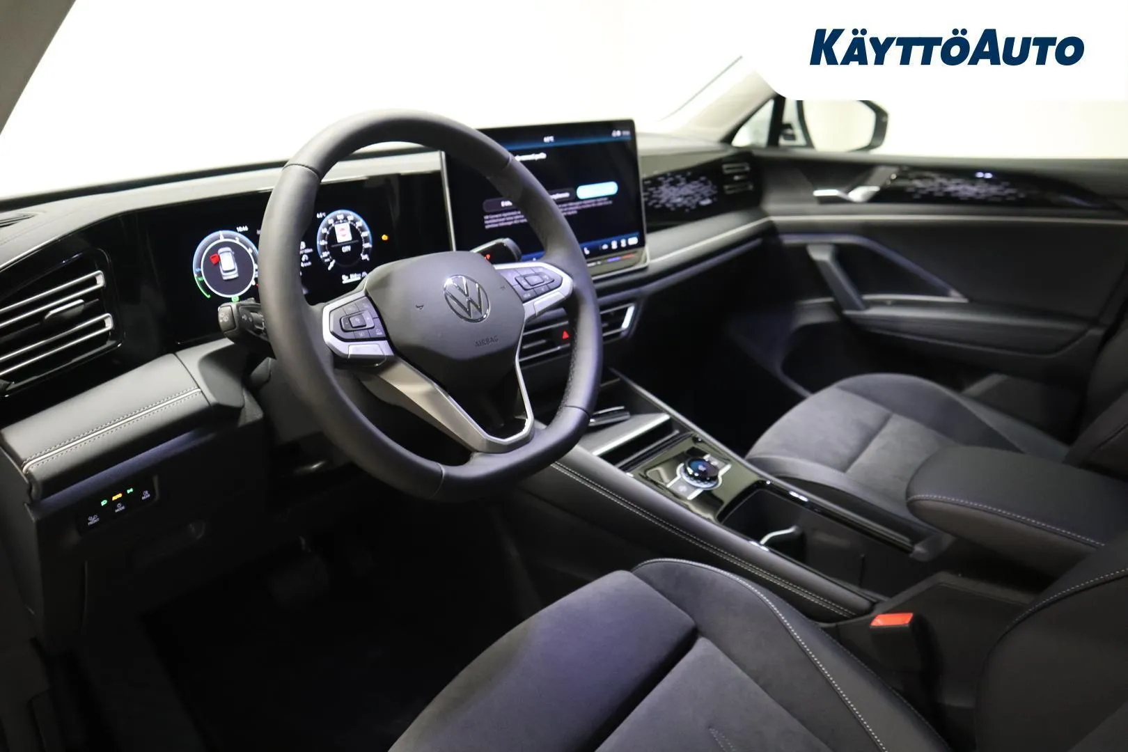 Volkswagen Tiguan SRS-148 carousel image