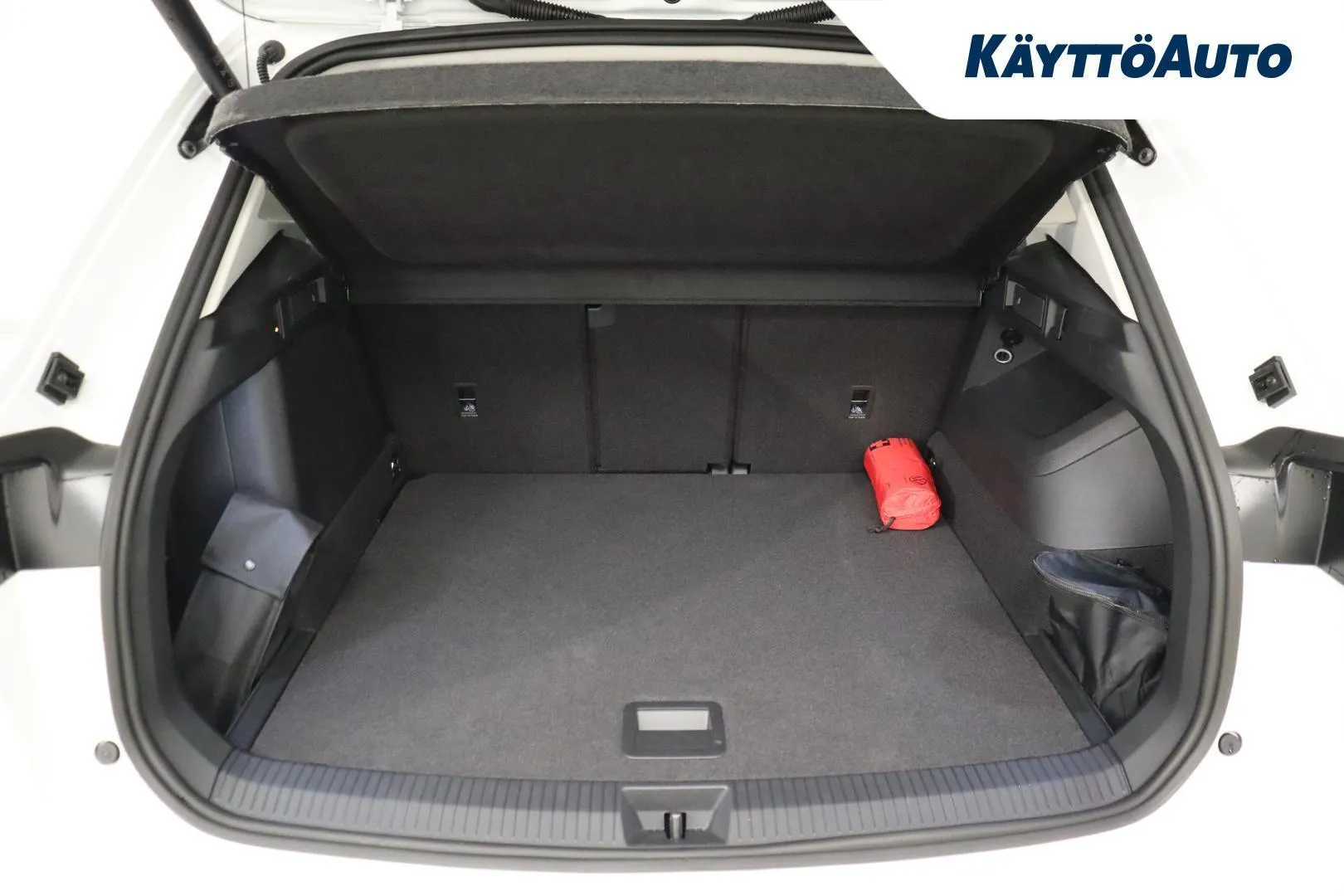 Volkswagen Tiguan SRS-148 carousel image