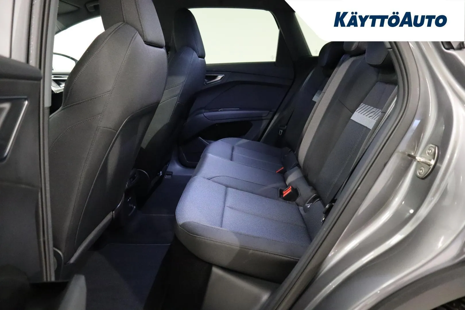 Audi Q4 e-tron SZH-323 carousel image