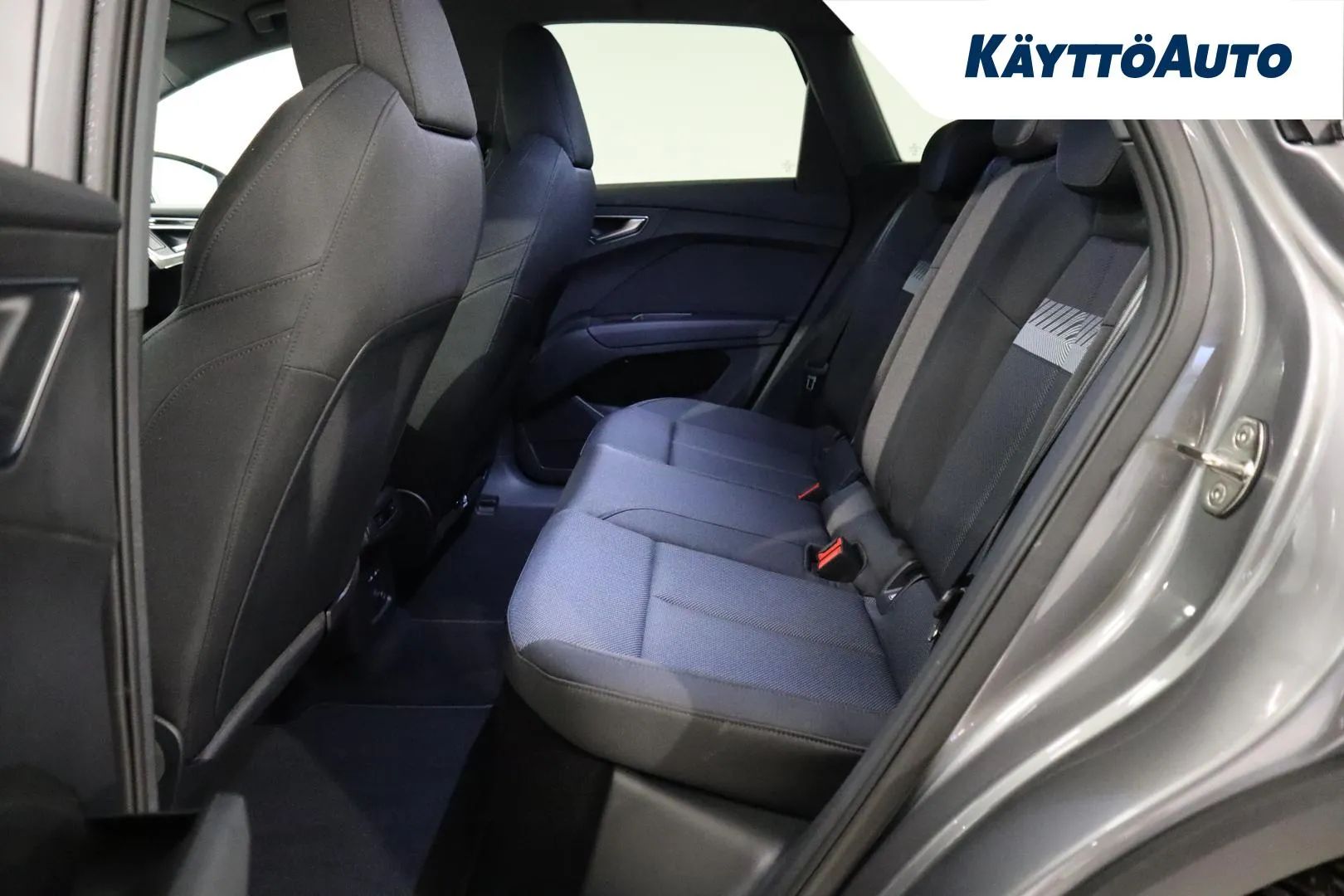 Audi Q4 e-tron SZH-323 carousel image