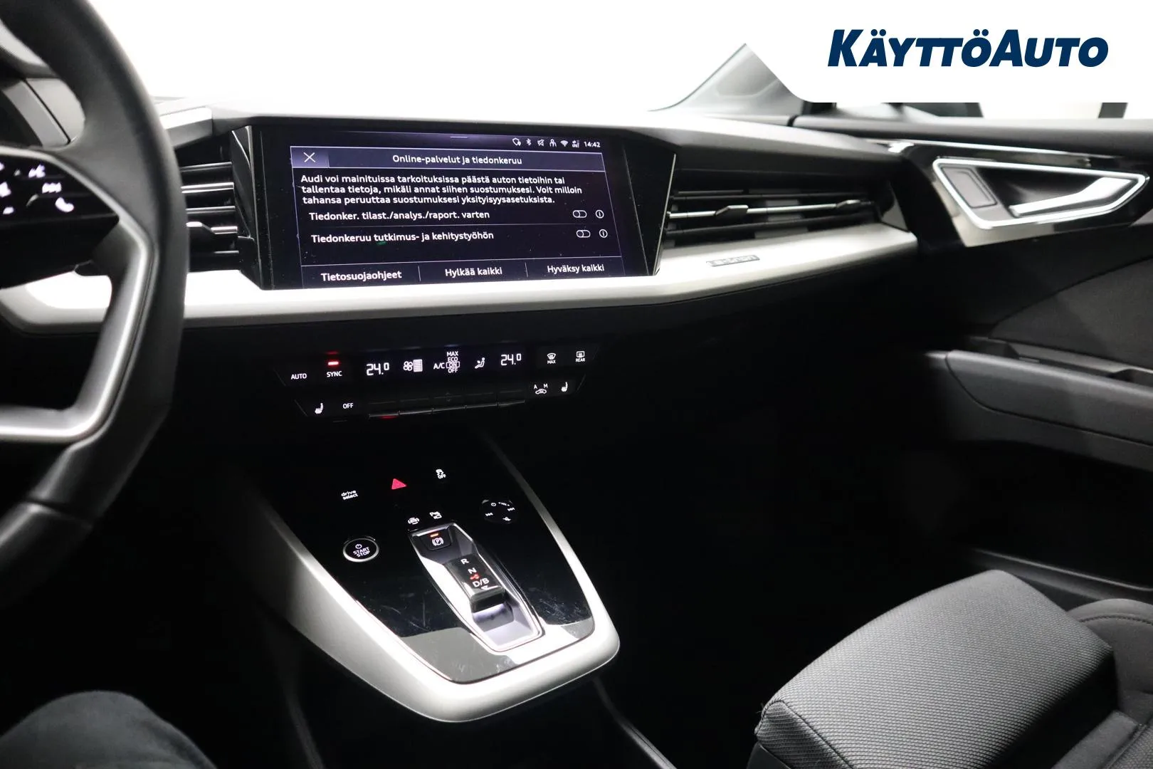 Audi Q4 e-tron SZH-323 carousel image