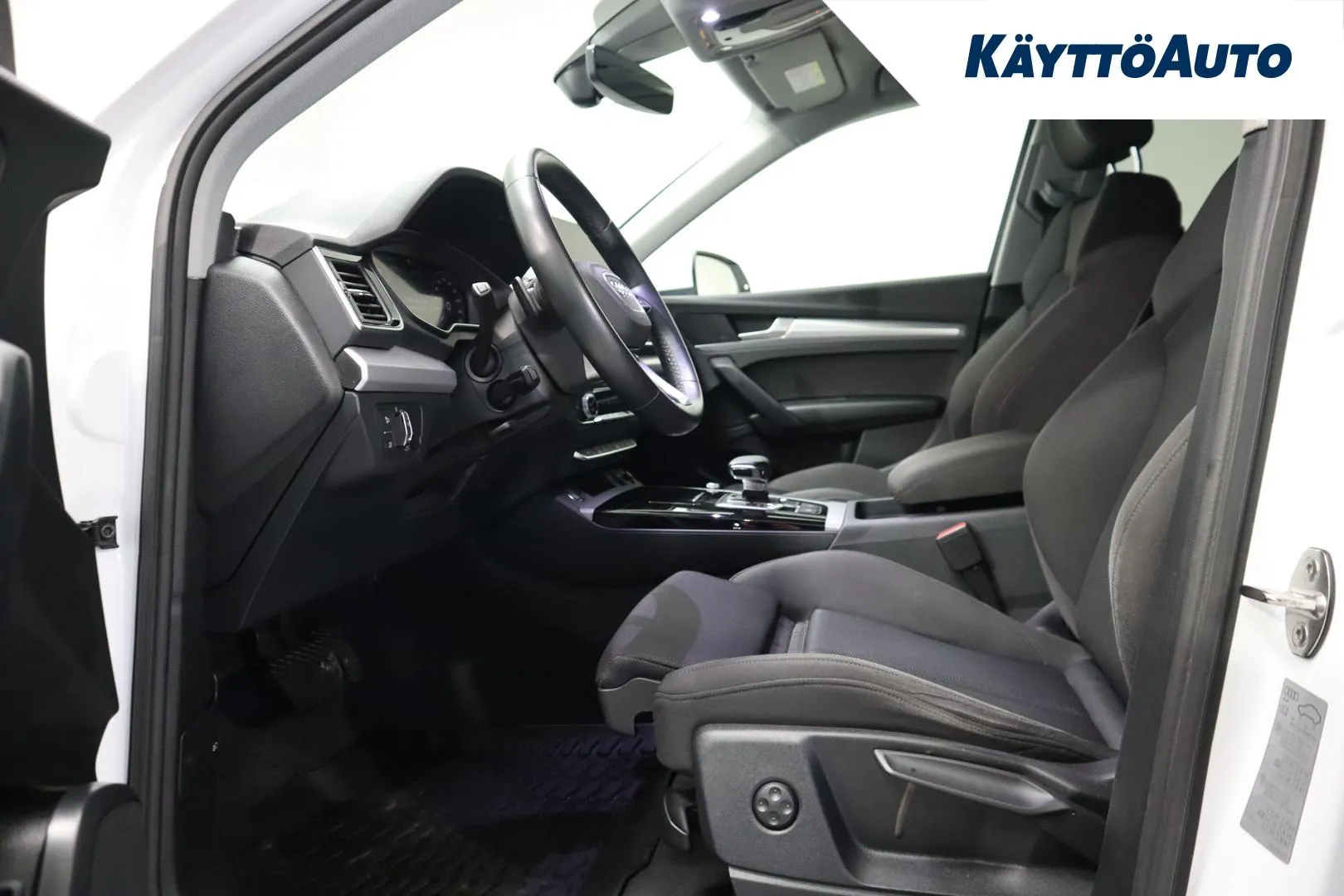 Audi Q5 YYB-538 carousel image