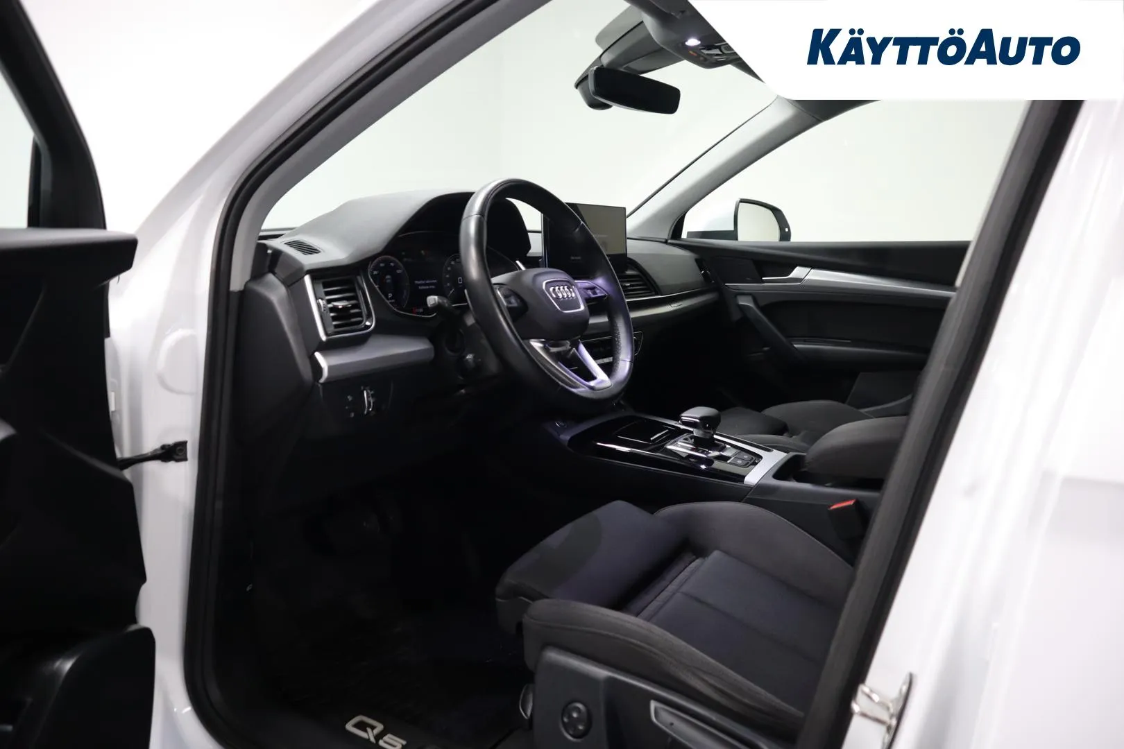 Audi Q5 YYB-538 carousel image