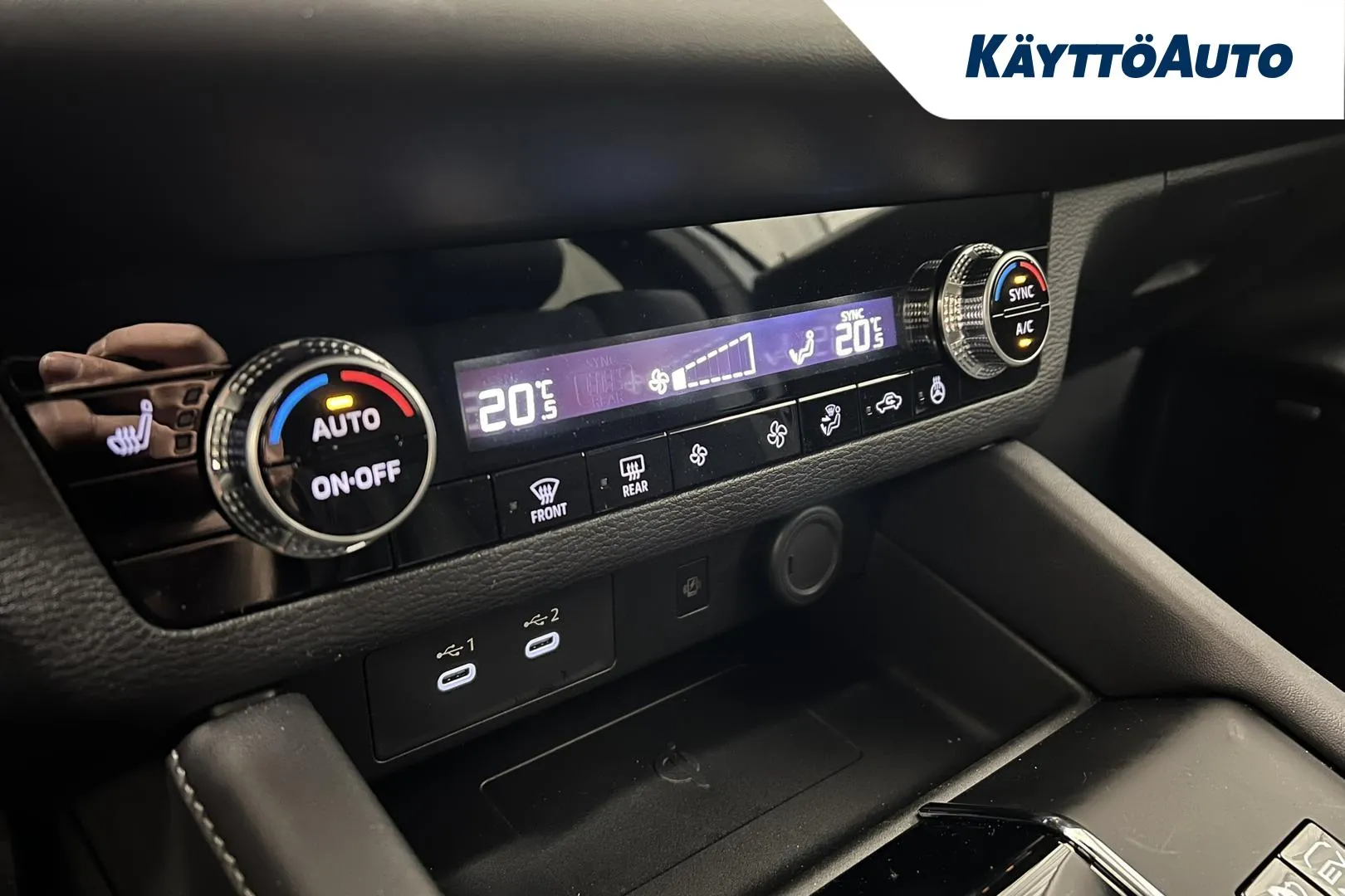 Mitsubishi Outlander XTK-942 carousel image