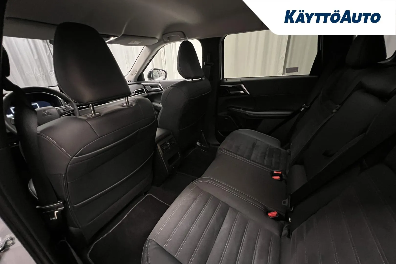 Mitsubishi Outlander XTK-942 carousel image