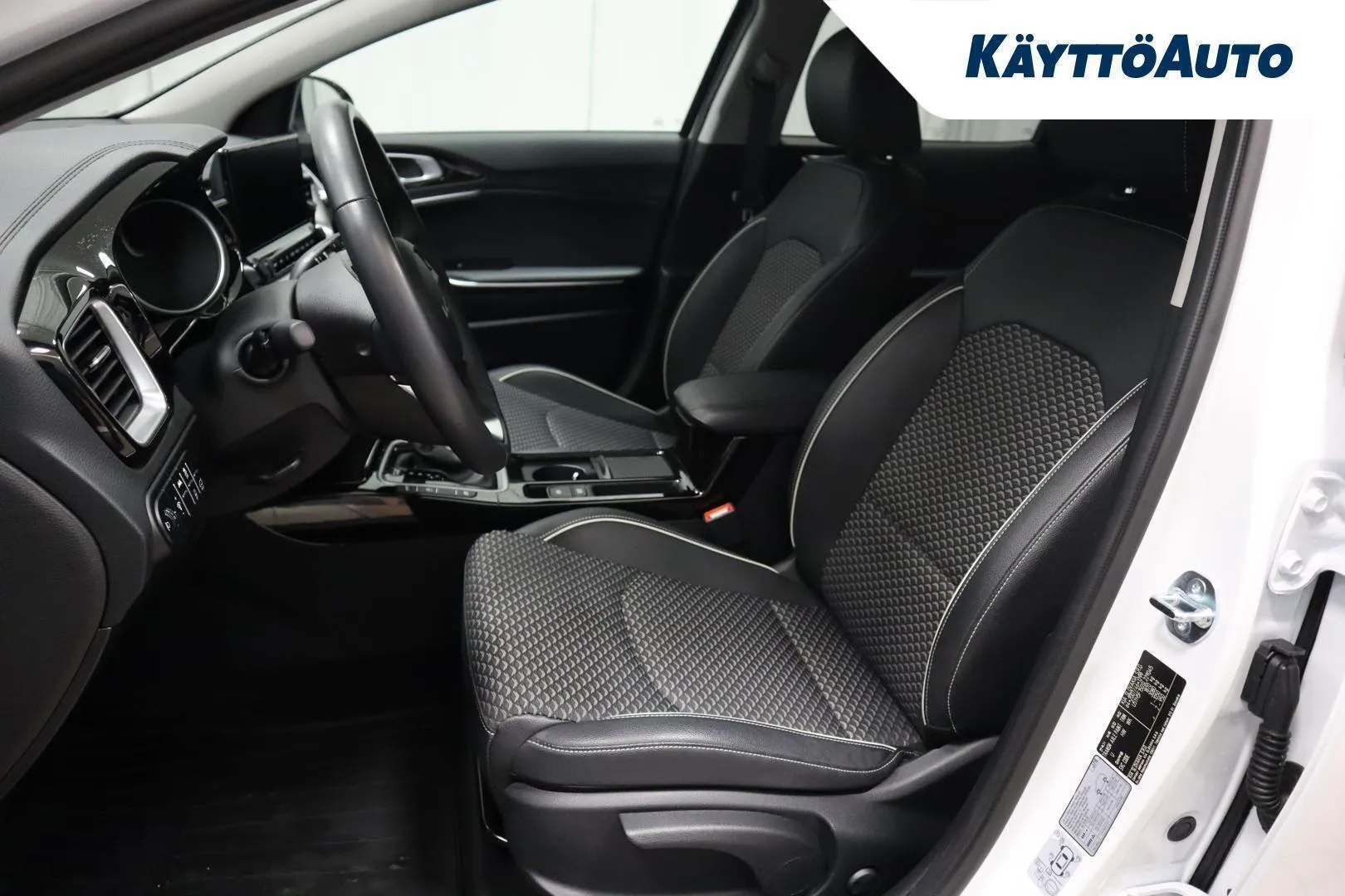 Kia XCeed YYE-790 carousel image
