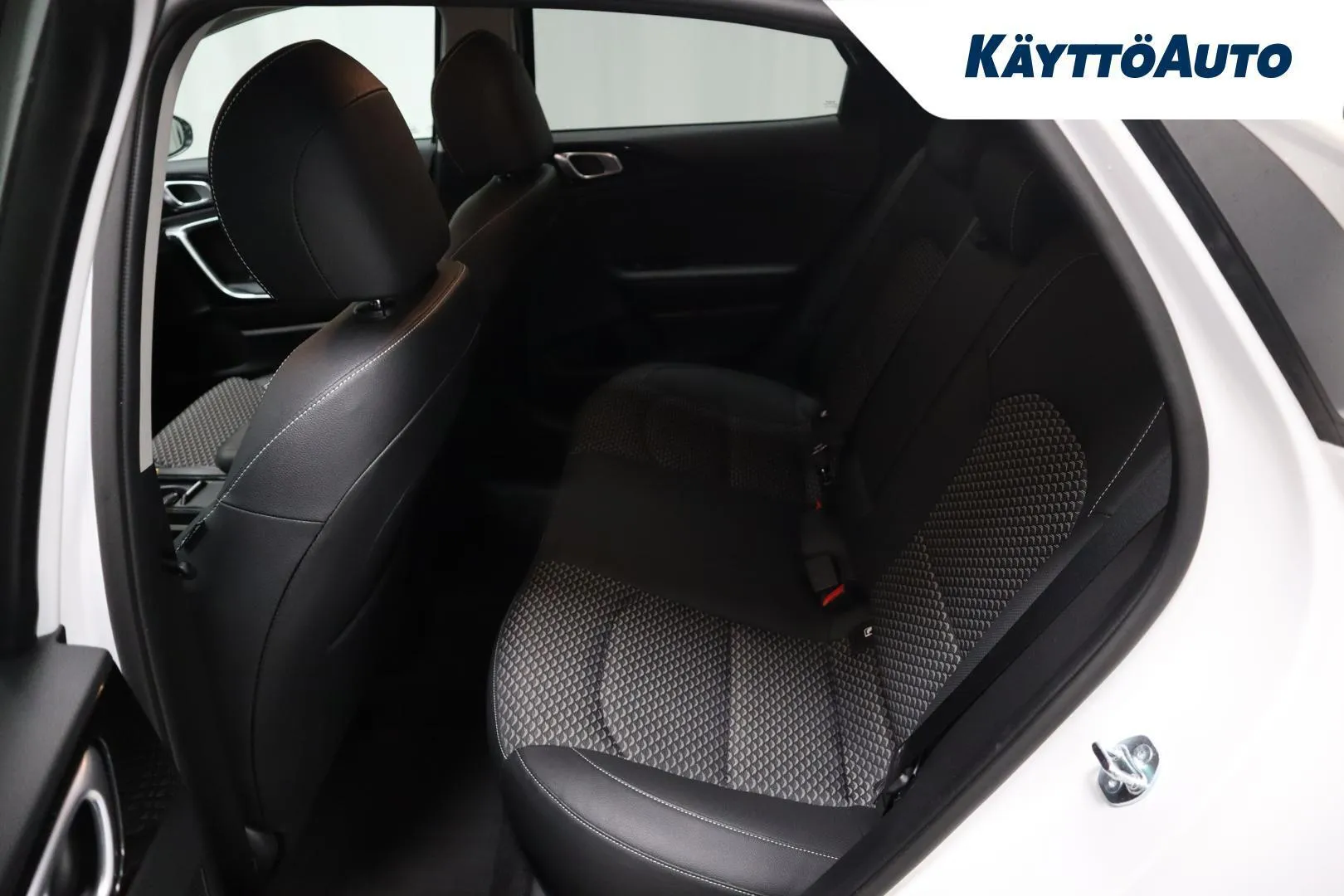 Kia XCeed YYE-790 carousel image