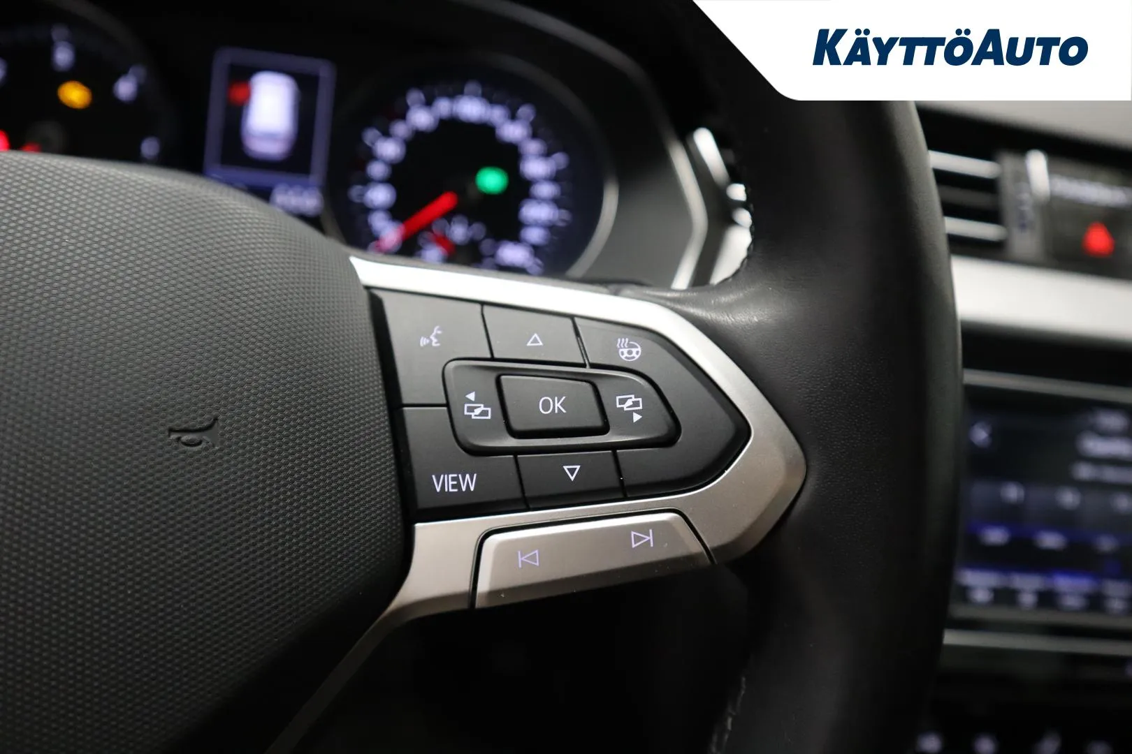 VOLKSWAGEN Passat FRE-529 carousel image