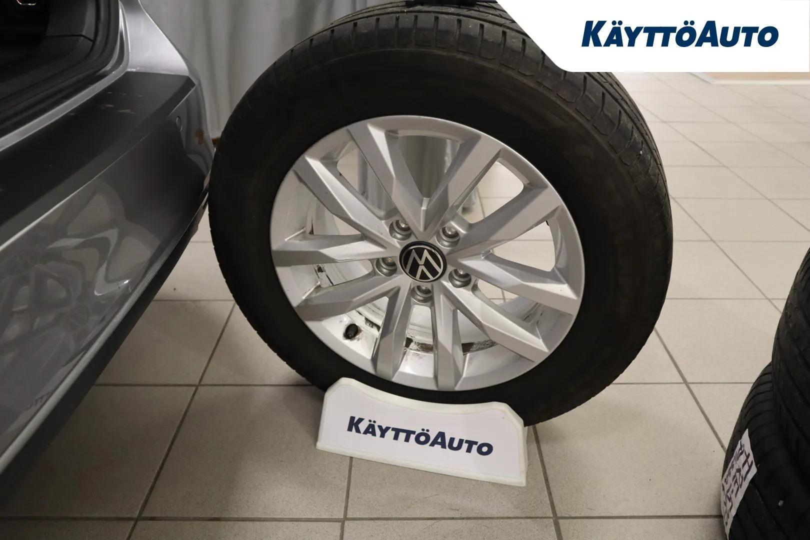 VOLKSWAGEN Passat FRE-529 carousel image