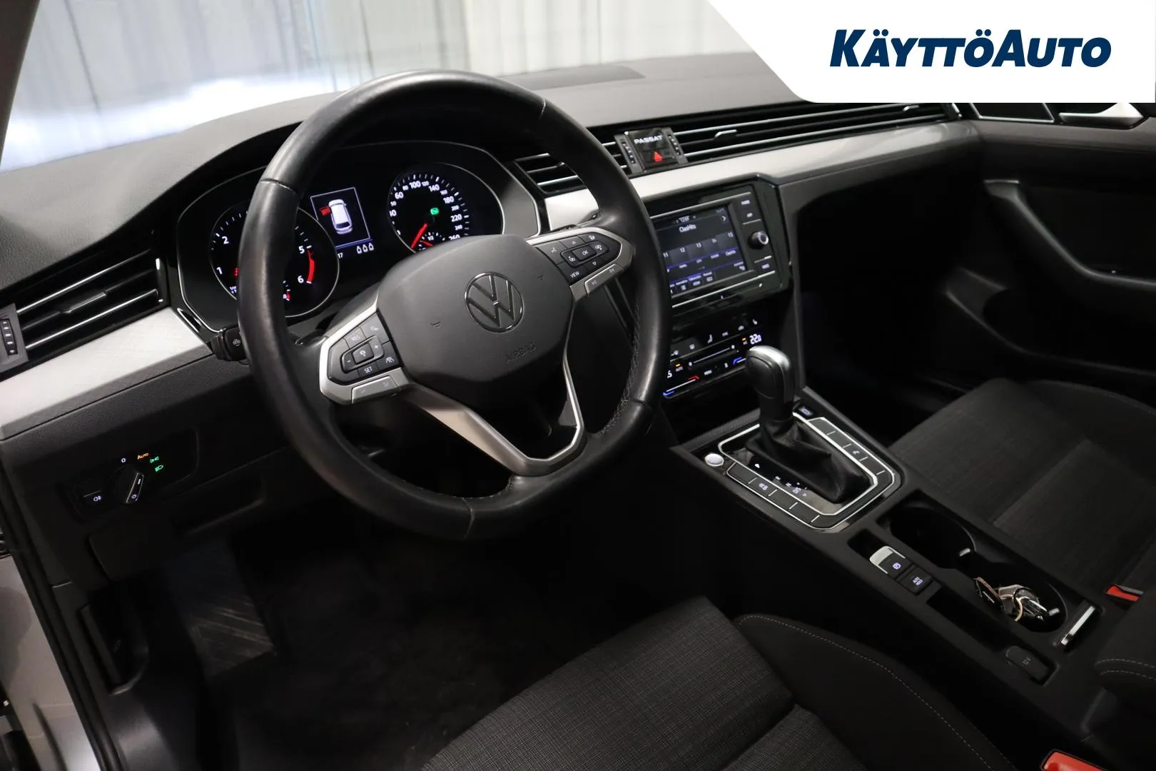 VOLKSWAGEN Passat FRE-529 carousel image