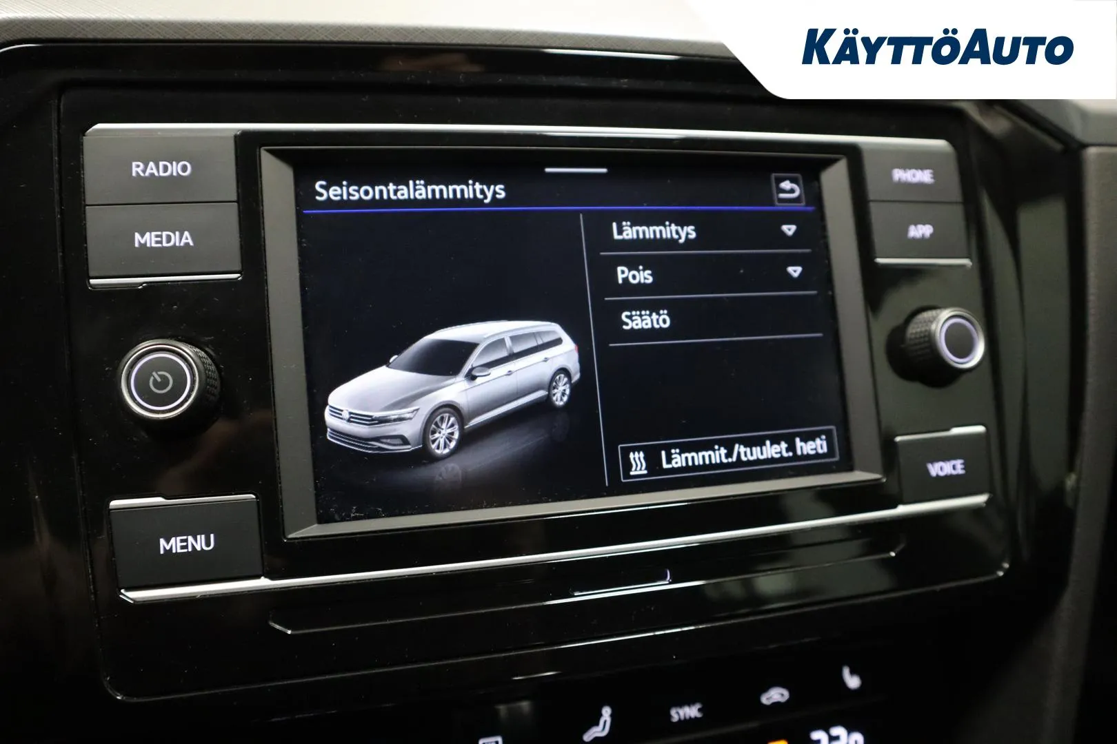 VOLKSWAGEN Passat FRE-529 carousel image