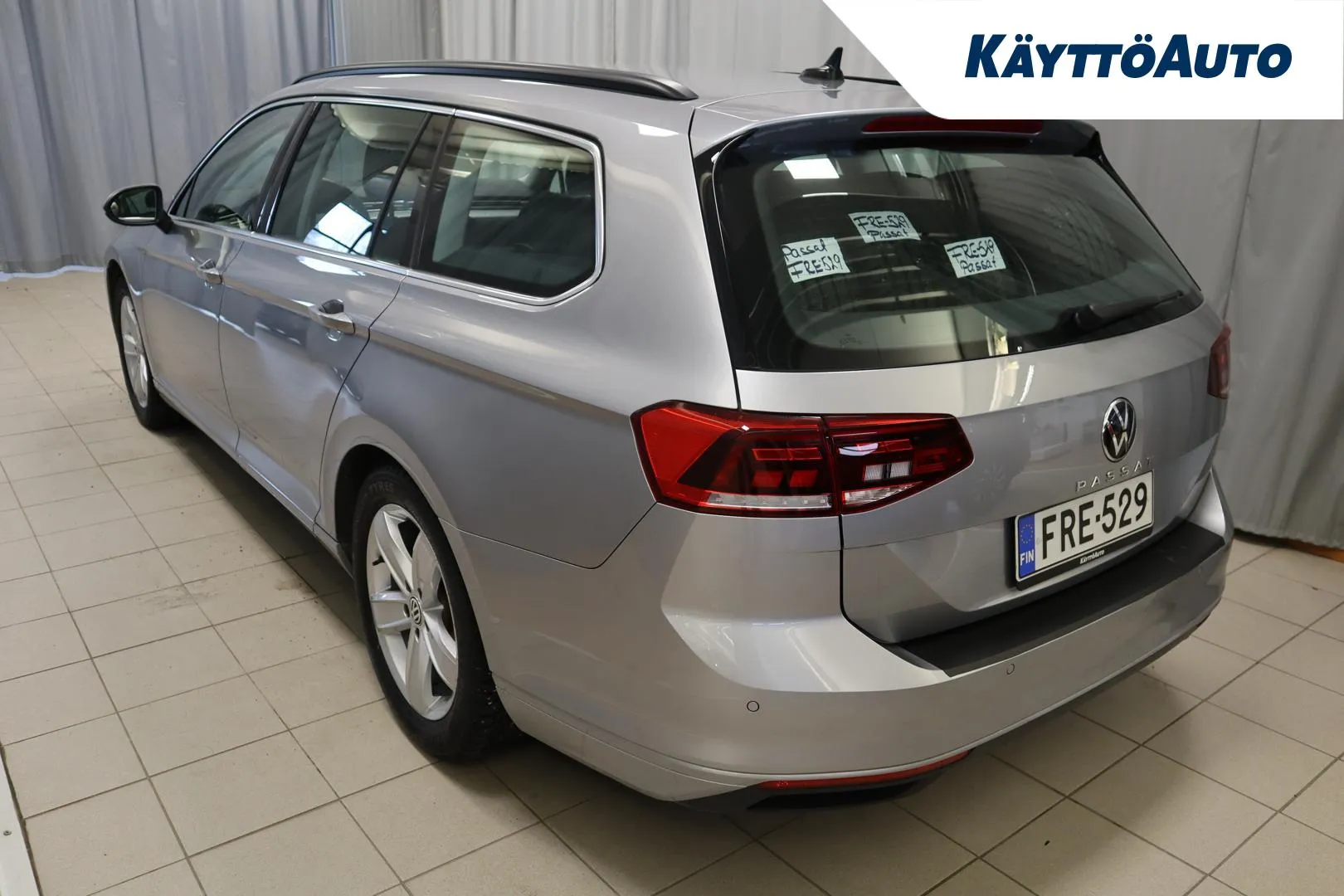 VOLKSWAGEN Passat FRE-529 carousel image