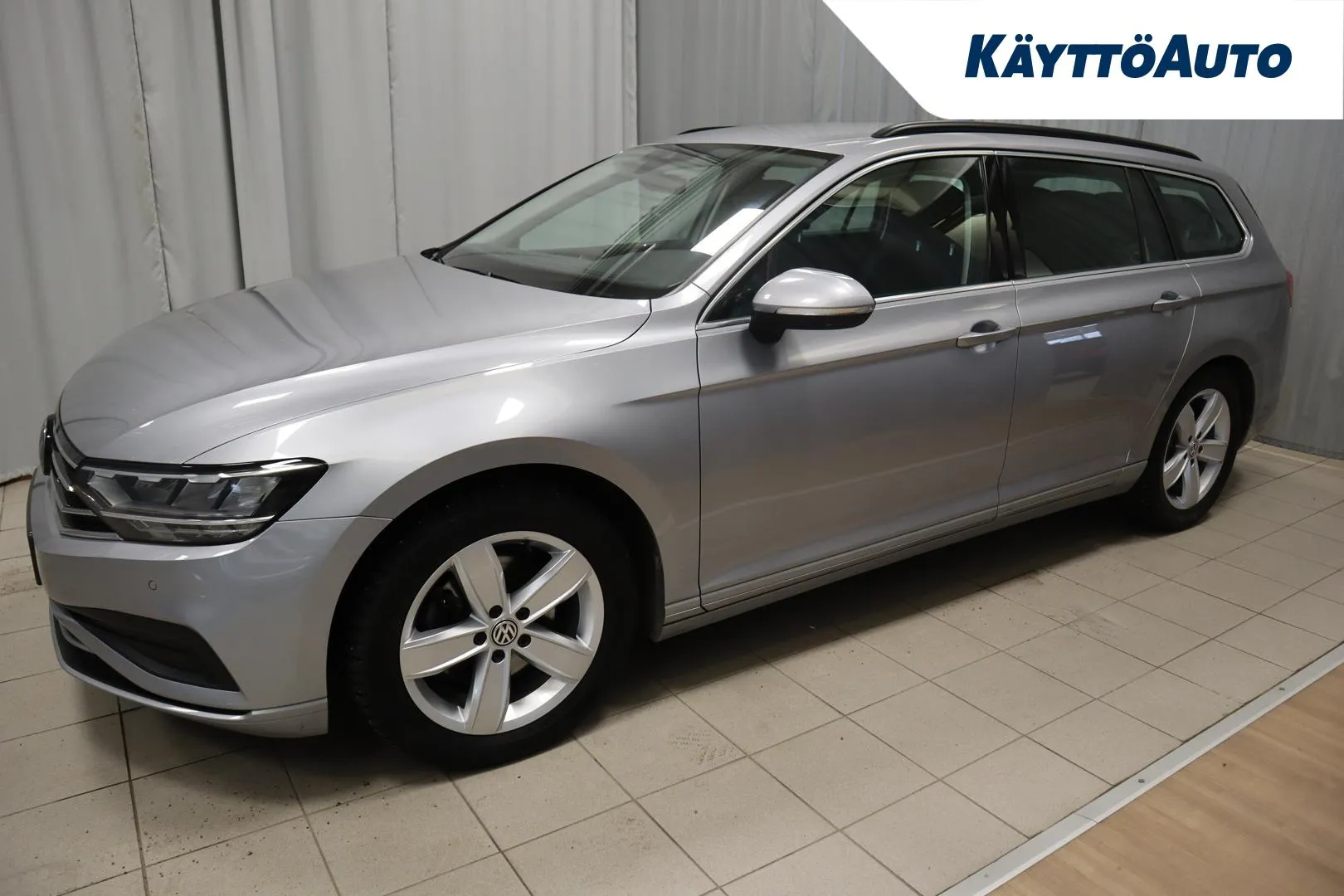 VOLKSWAGEN Passat FRE-529 carousel image
