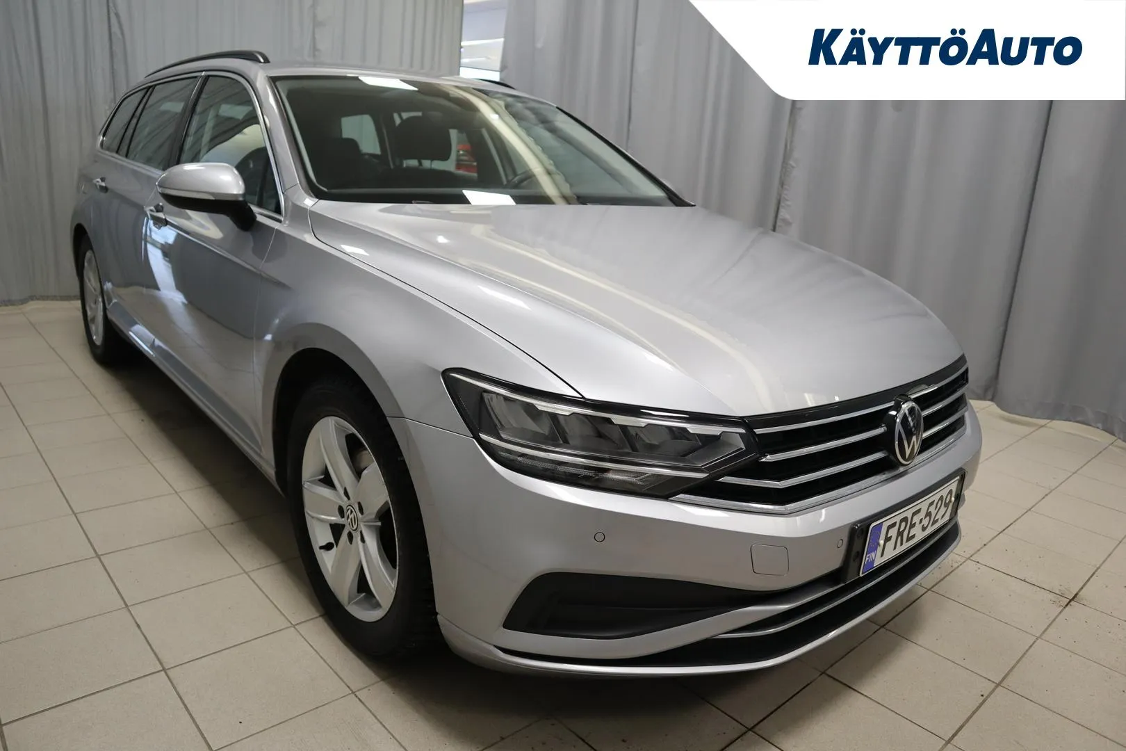 VOLKSWAGEN Passat FRE-529 carousel image