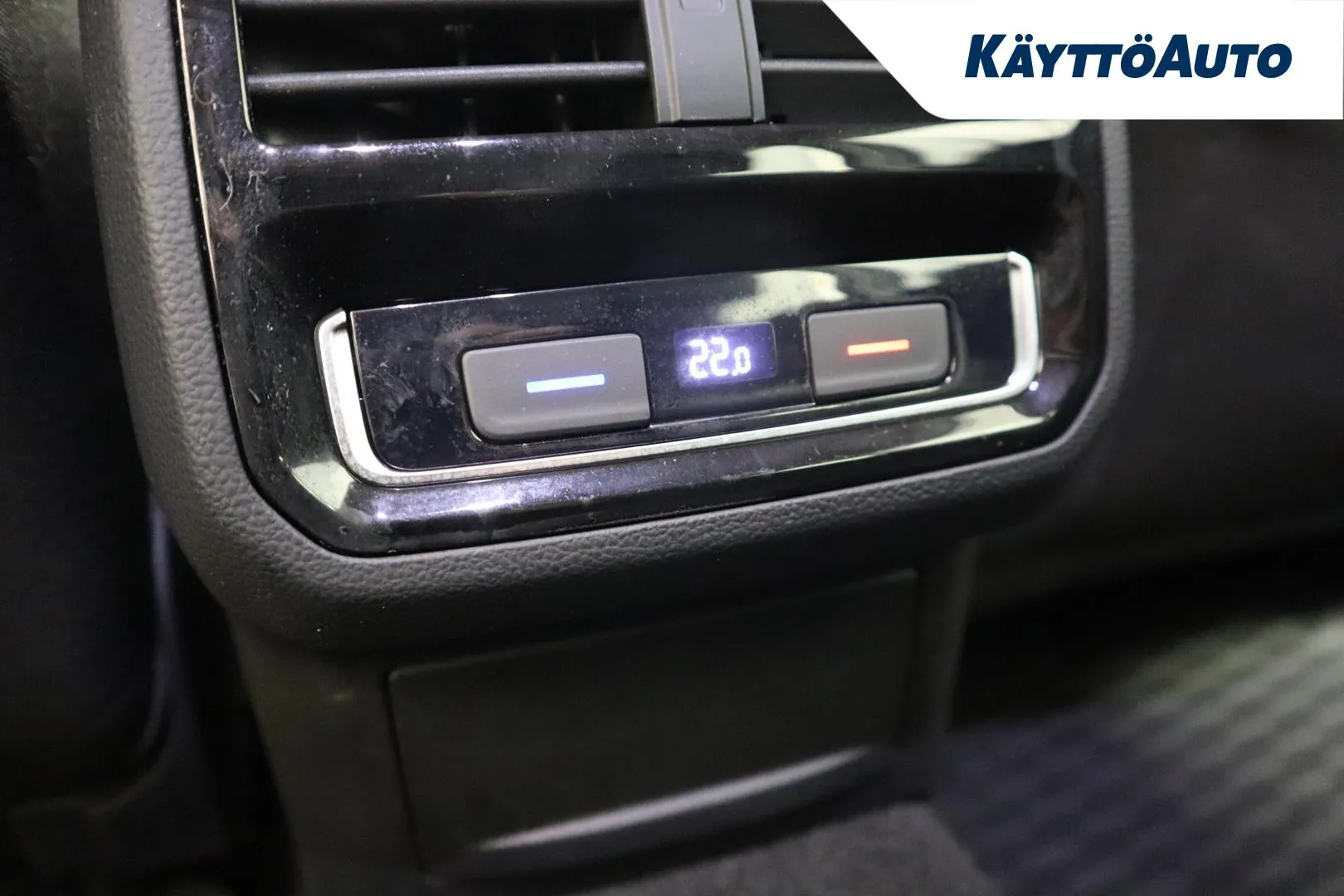 VOLKSWAGEN Passat FRE-529 carousel image