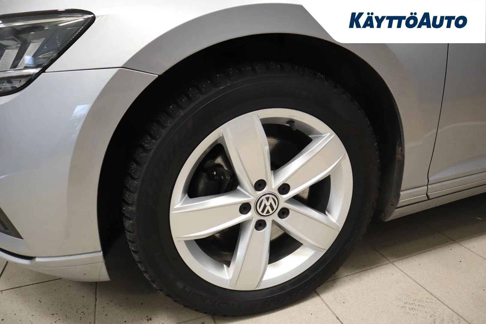 VOLKSWAGEN Passat FRE-529 carousel image