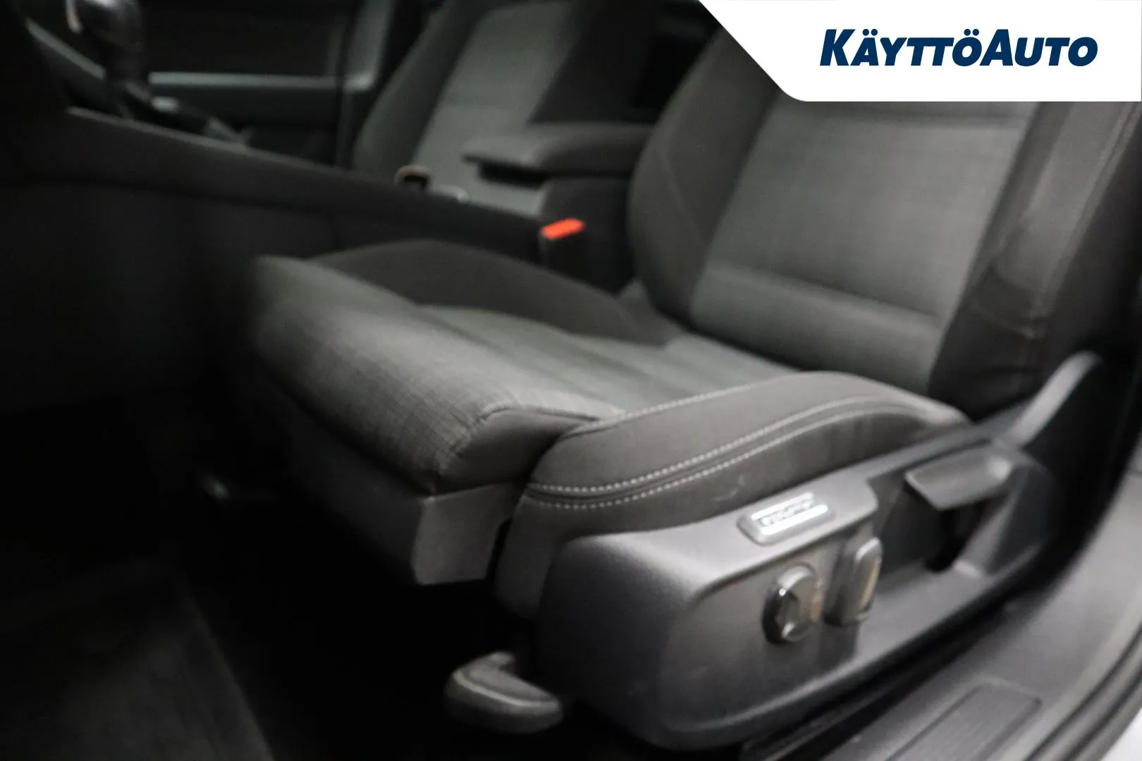 VOLKSWAGEN Passat FRE-529 carousel image