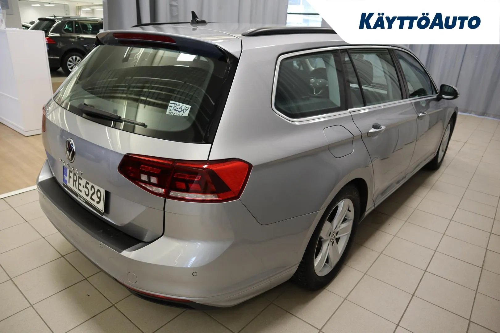 VOLKSWAGEN Passat FRE-529 carousel image