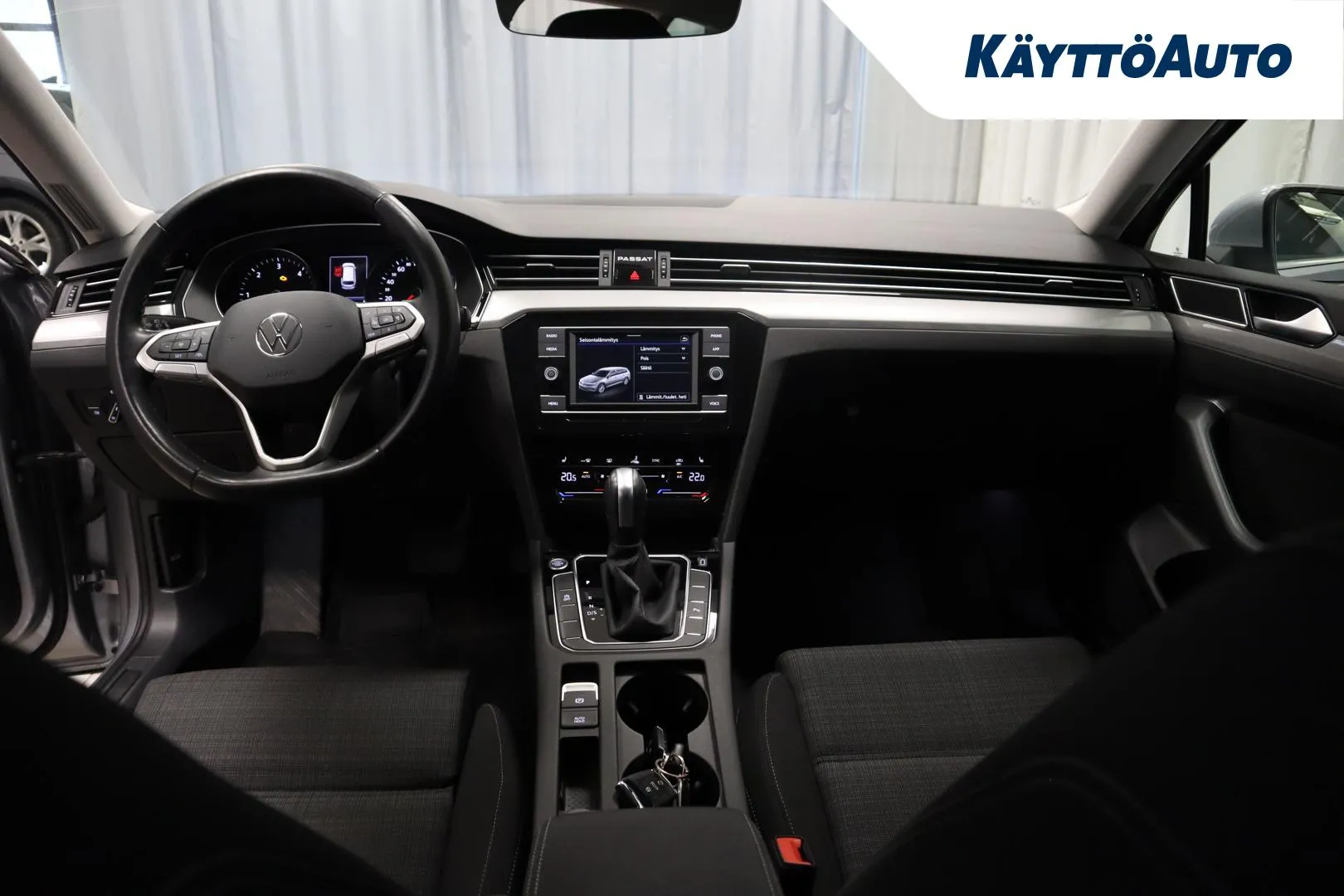 VOLKSWAGEN Passat FRE-529 carousel image