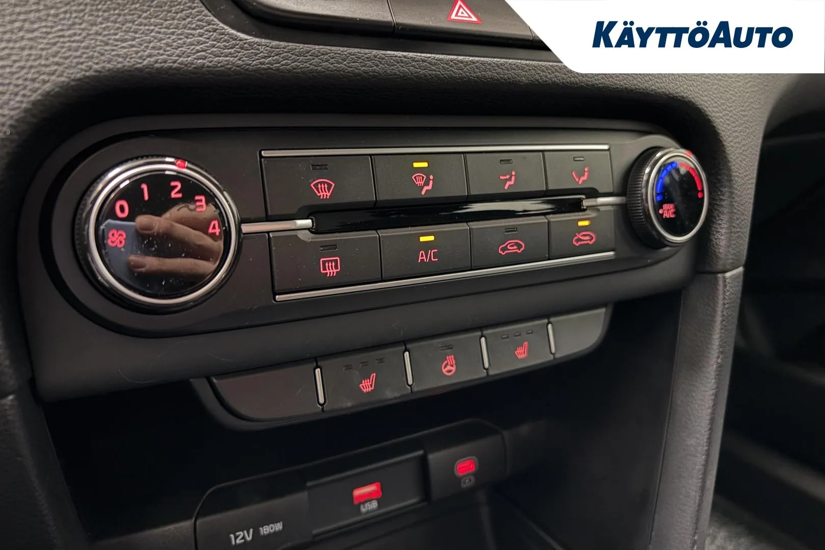 Kia Ceed JNP-897 carousel image