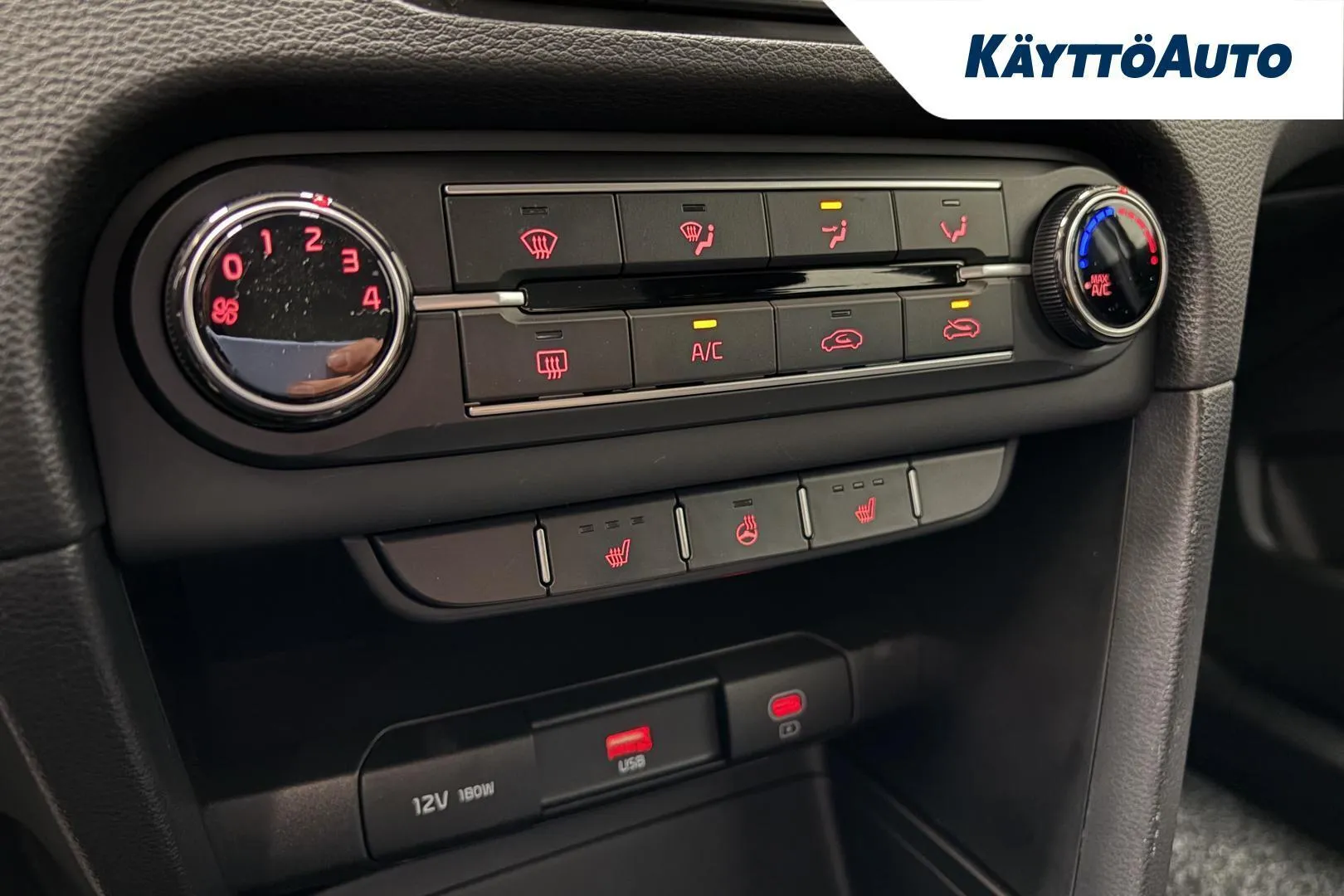 Kia Ceed JNP-897 carousel image