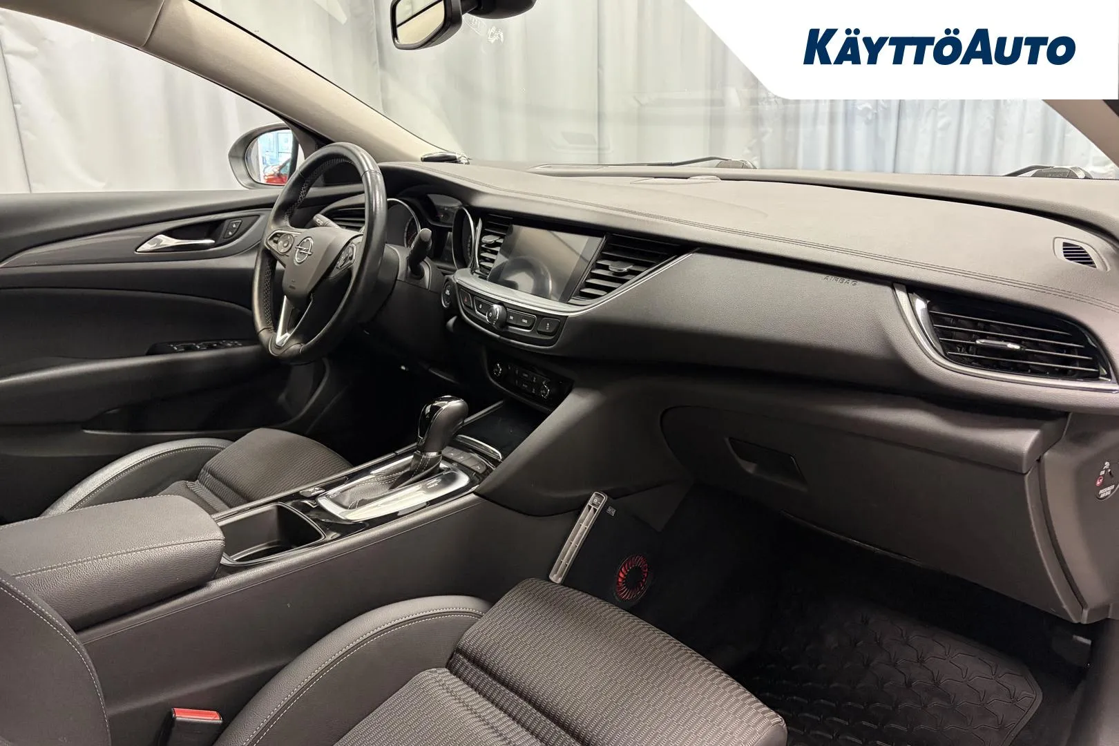 OPEL Insignia ZLN-638 carousel image