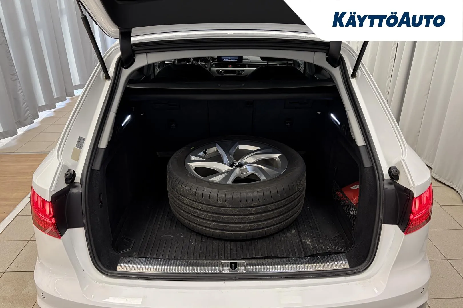 AUDI A4 MUZ-237 carousel image